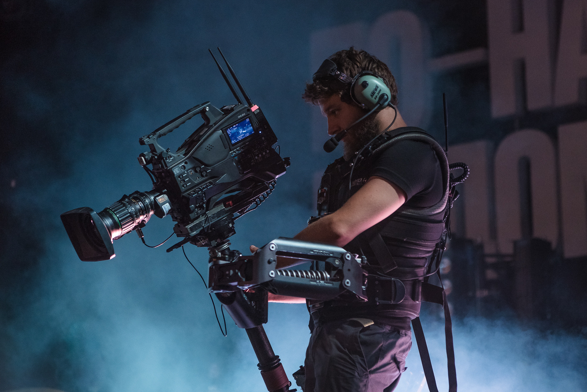 Оператор с камерой во время концерта