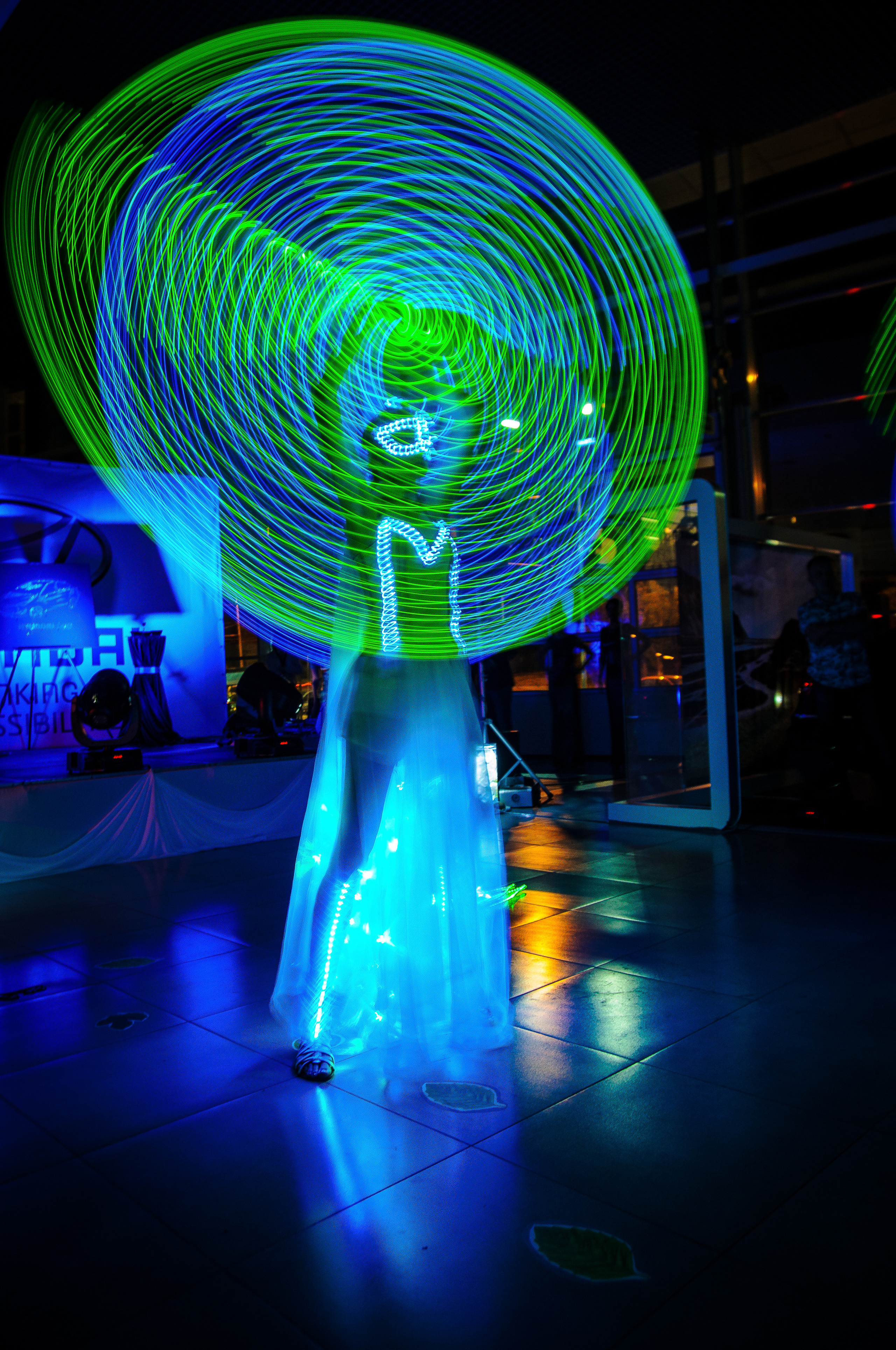 Красивый эффект во время светового шоу