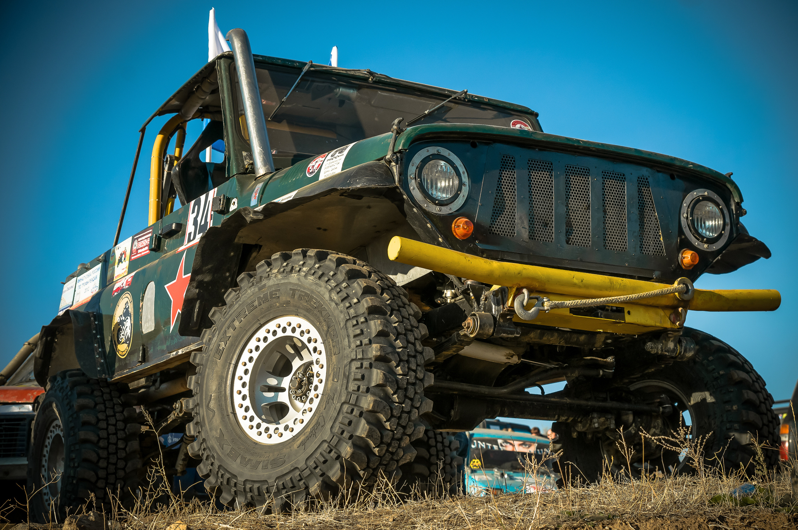 УАЗ стоит на горе. "Генералы песчаных карьеров"