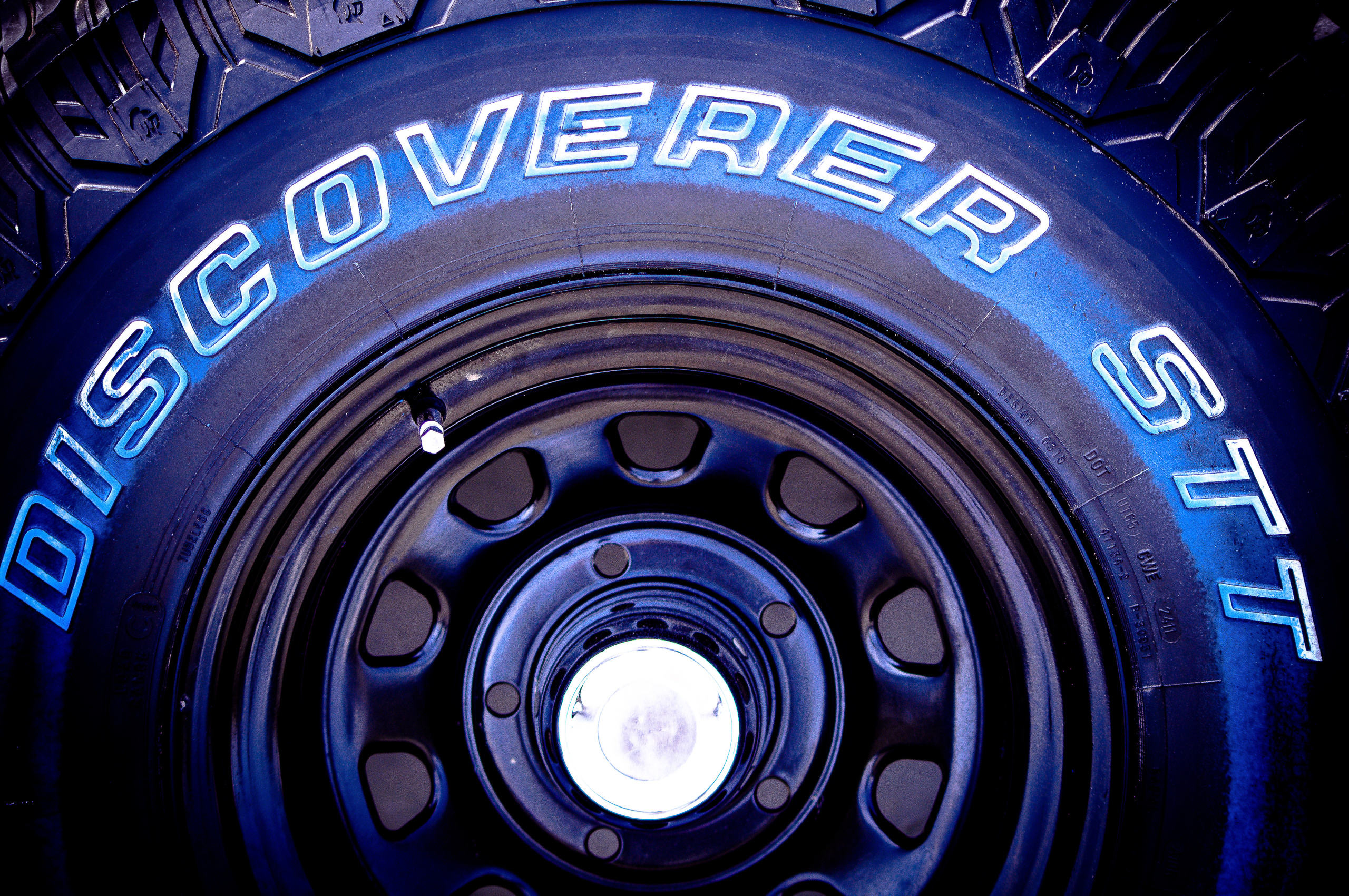 Колесо автомобиля крупным планом