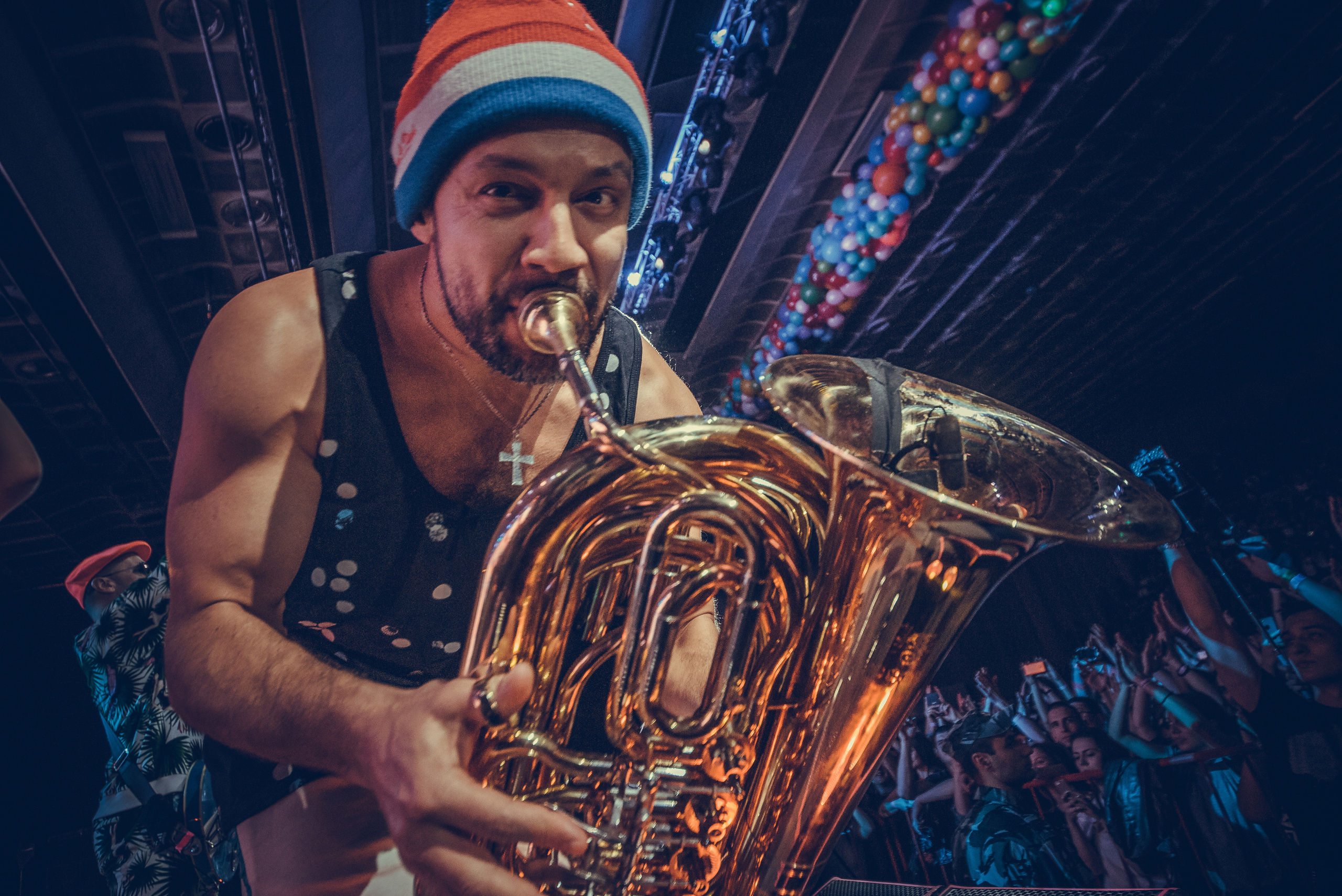 Трубач группы "Ленинград" в шапке