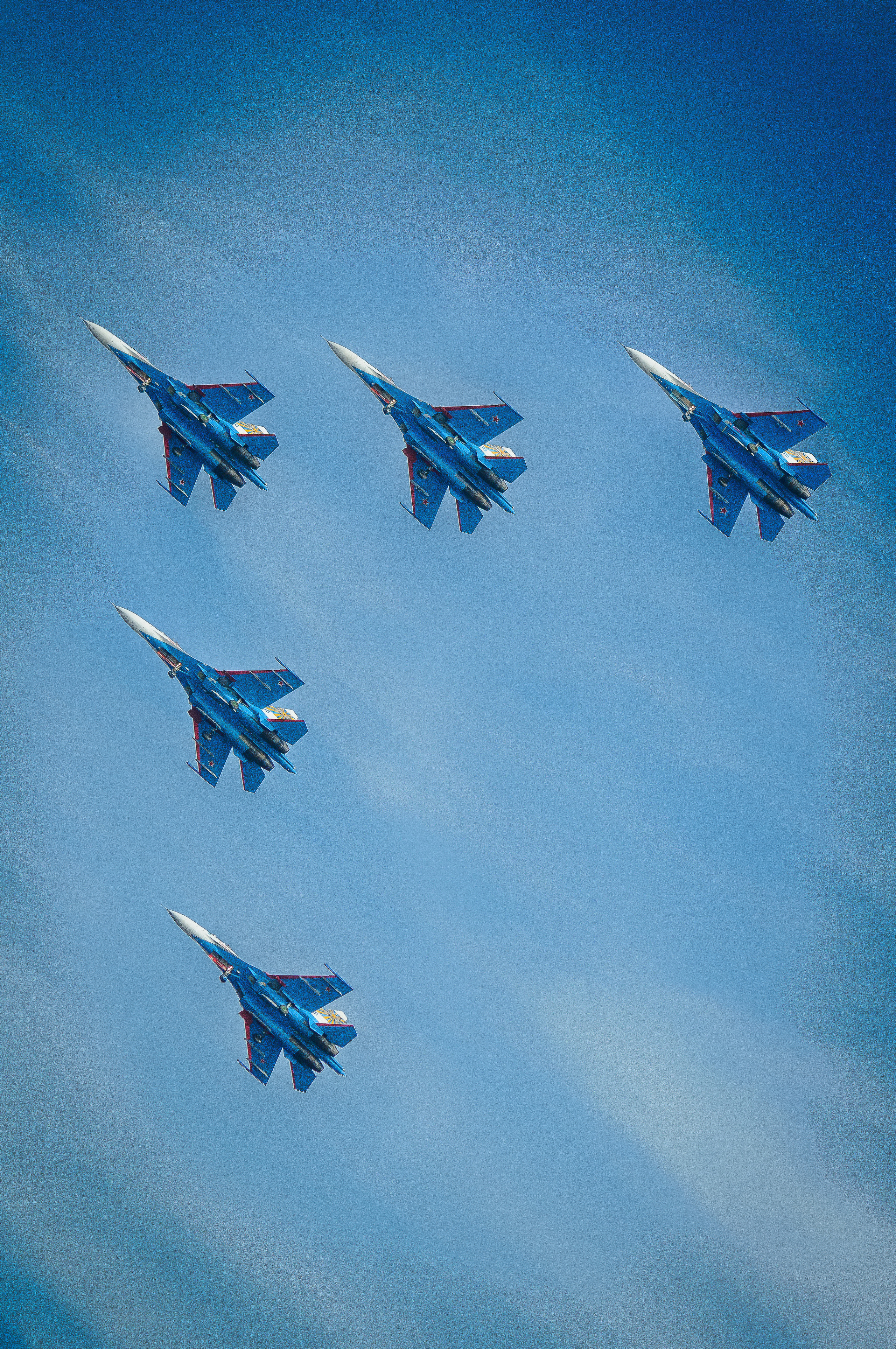 Русские витязи выстроились в небе в фигуру