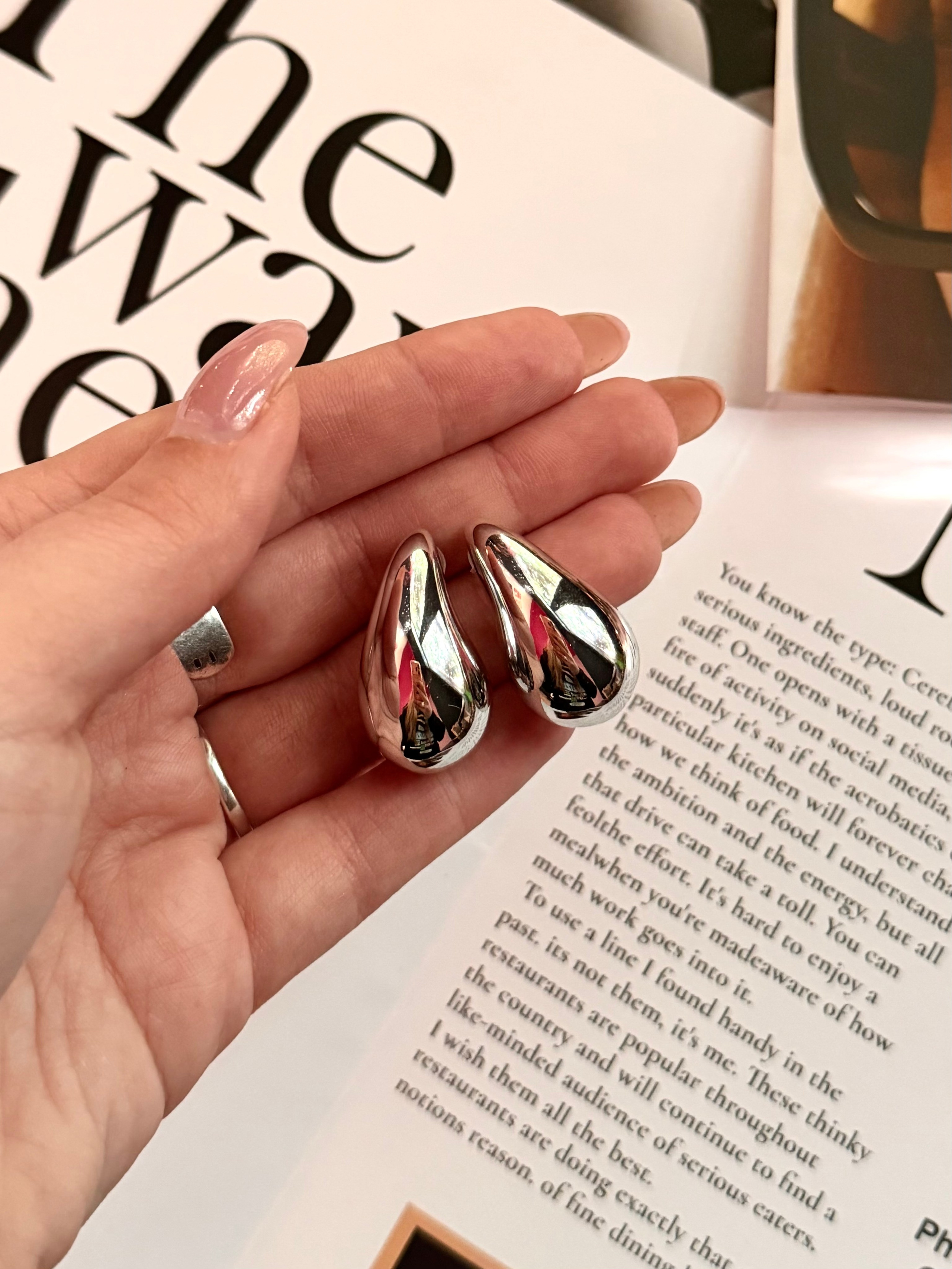 Украшения. Первая студия автопортрета в Донецке КЬЮ