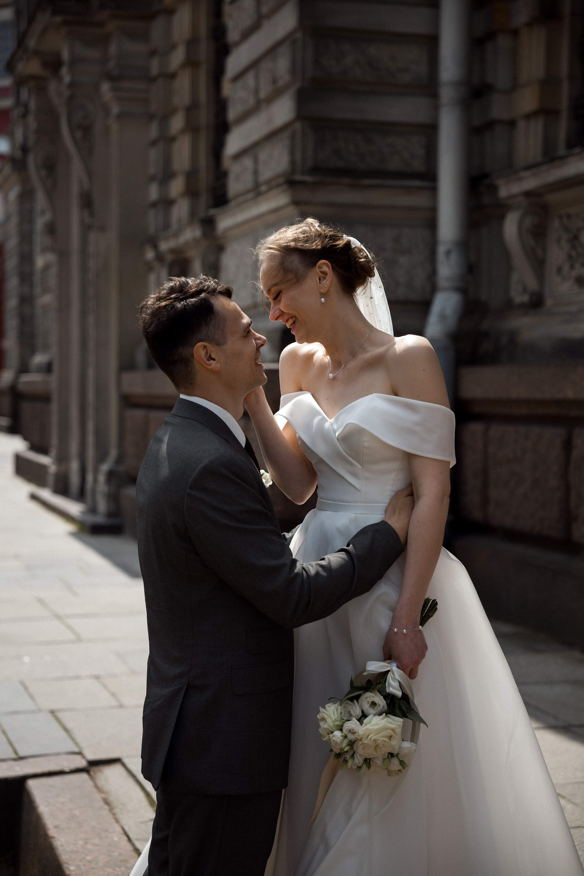 Искренняя любовь. Свадебный фотограф Игорь Брундасов 8PHOTO на свадьбу венчание загс СПб