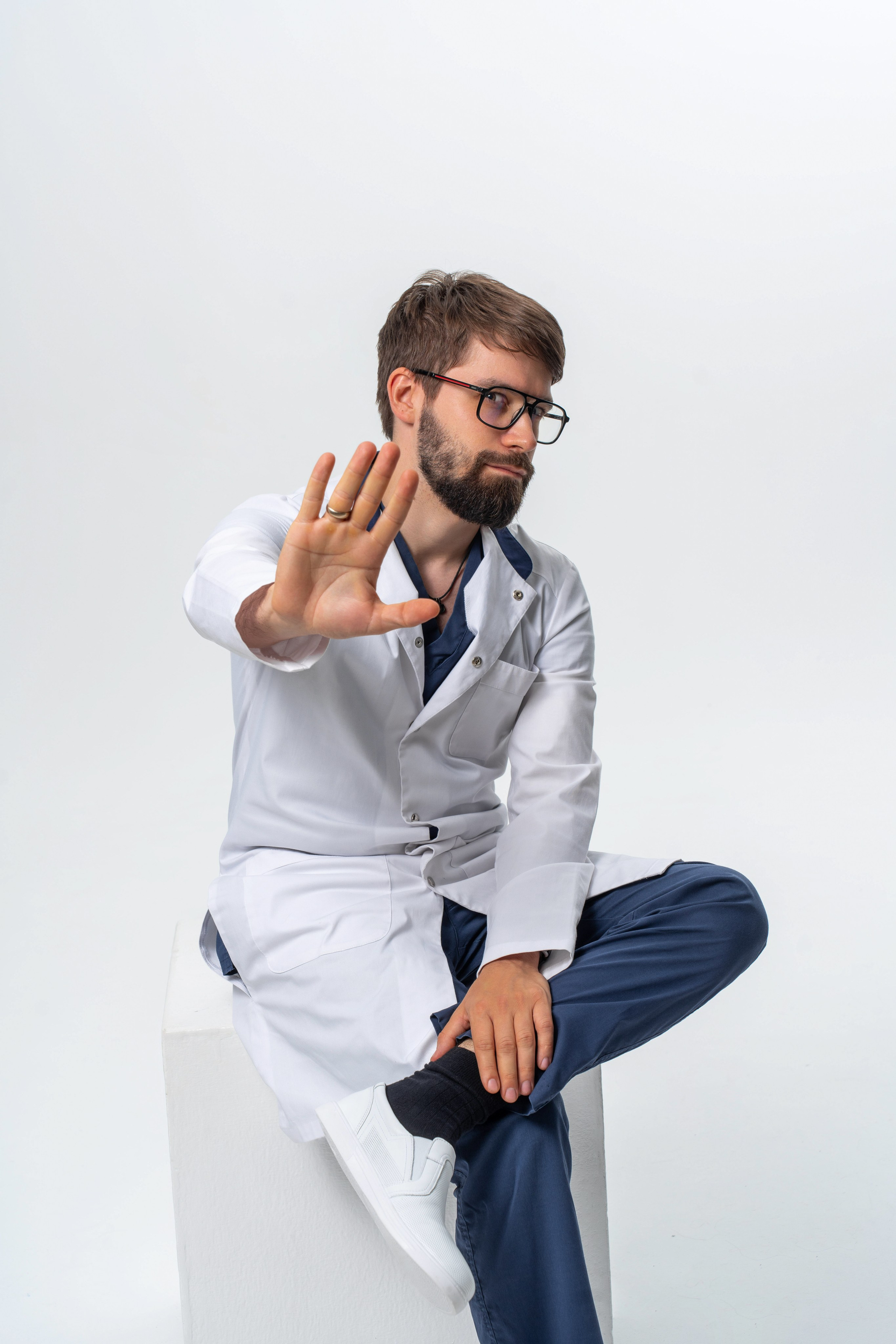 Фотосессия для лор врача в фотостудии в Москве