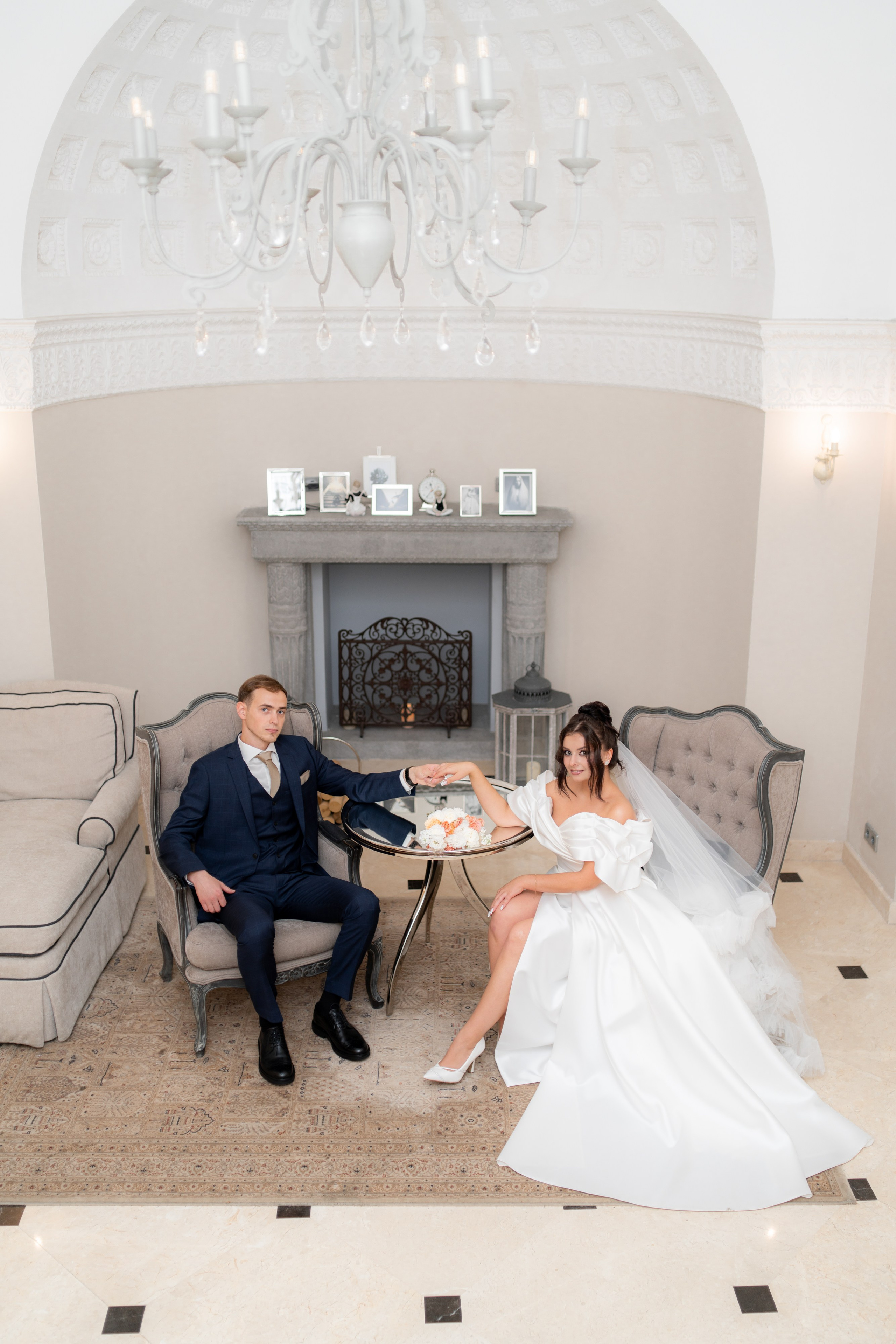 Сборы в отеле Индиго, съемка в Академии художеств, роспись во дворце бракосочетания№ 2 и банкет Нева Холл. Свадебный фотограф Александр Невский в Санкт-Петербурге