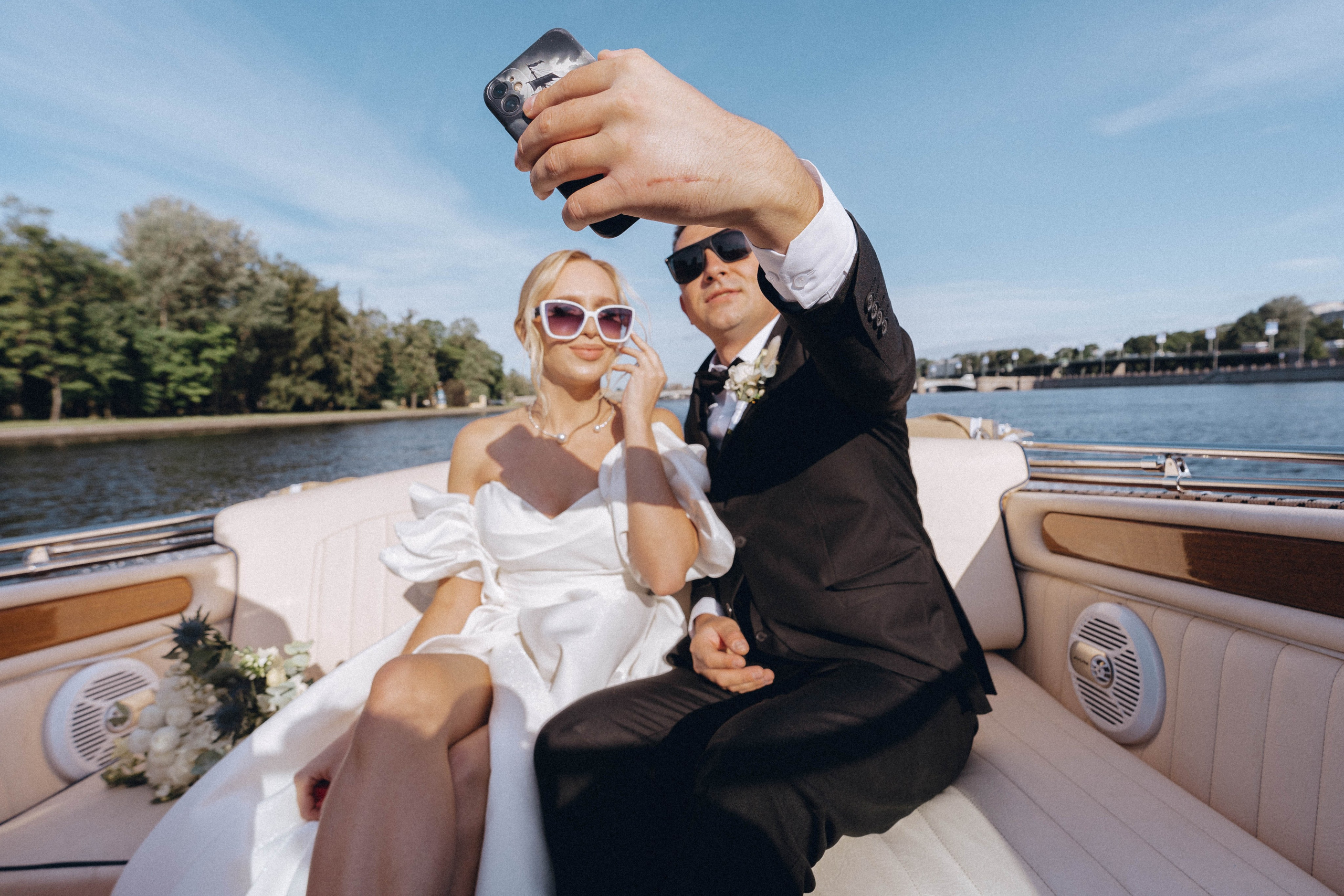 СВАДЕНБНАЯ СЬЕМКА НА КАТЕРЕ ПО КАНАЛАМ САНКТ-ПЕТЕРБУРГА И В АКВАТОРИИ НЕВЫ. Профессиональный фотограф, Санкт-Петербург — Виктория Богомолова