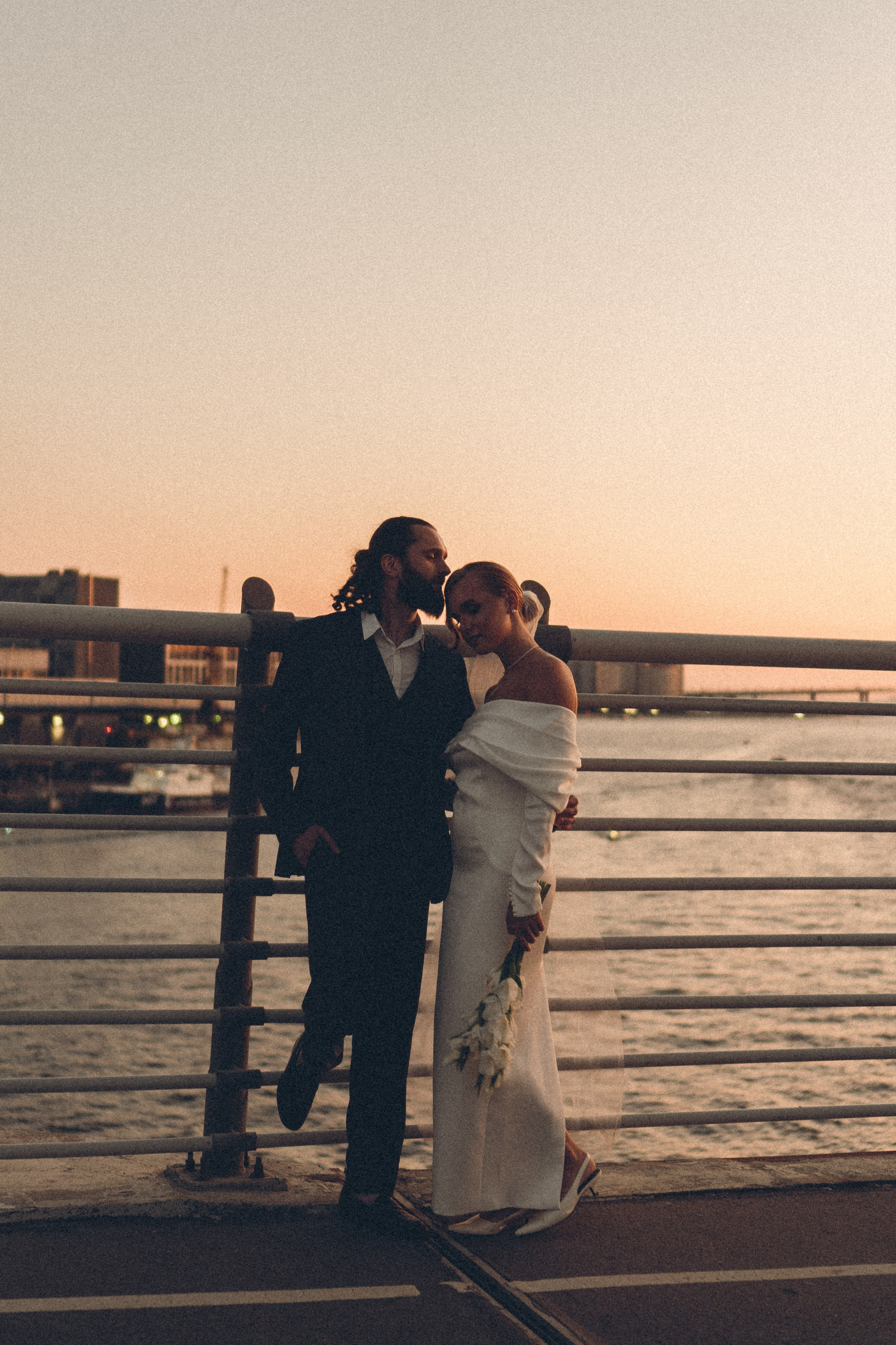 СВАДЕБНАЯ СЬЕМКА ВОЗЛЕ МСОТА БЕТАНКУРА НА КАБРИОЛЕТЕ. Профессиональный фотограф, Санкт-Петербург — Виктория Богомолова