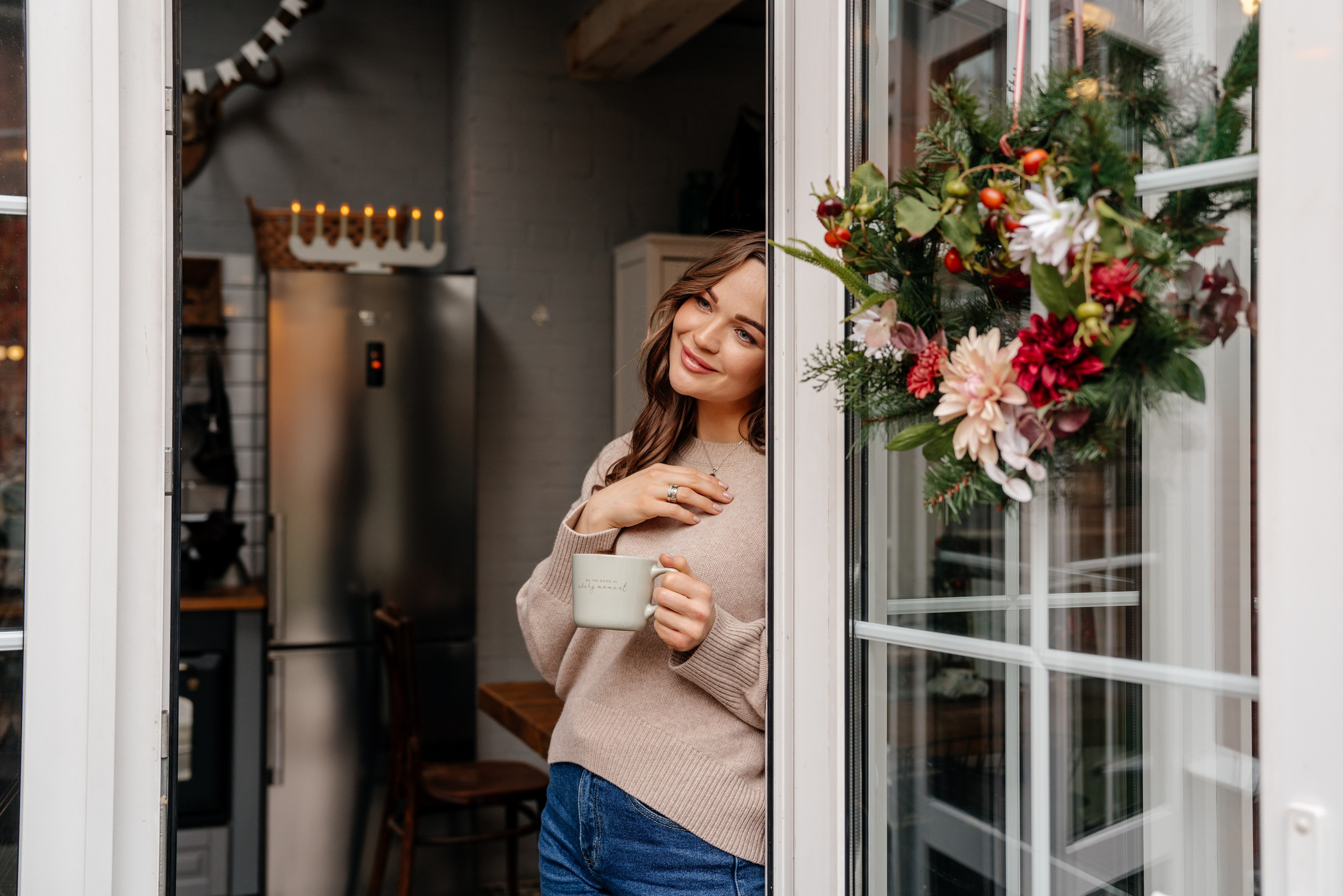 Зимняя съемка мамы и взрослой дочери. Дом Власенко. Свадебный и семейный фотограф Надежда Соловьева