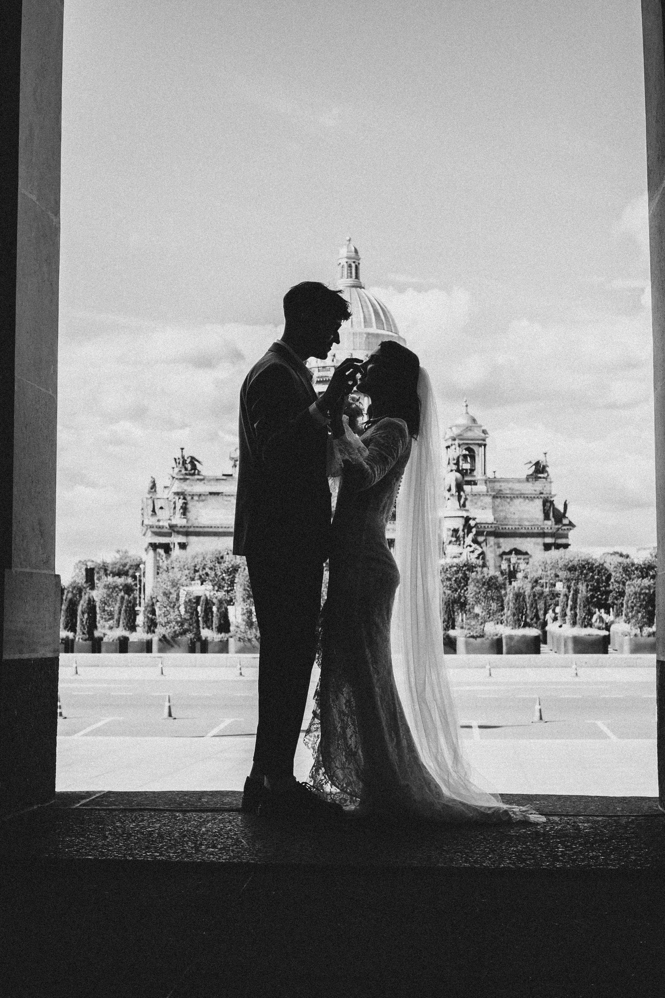 СВАДЕБНАЯ ПРОГУЛКА ВОЗЕ ИСАИКЕВСКОГО СОБОРА АСТОРИИ И ЗАКОНОДАЛЕТНОГО СОБРАНИЯ. Профессиональный фотограф, Санкт-Петербург — Виктория Богомолова