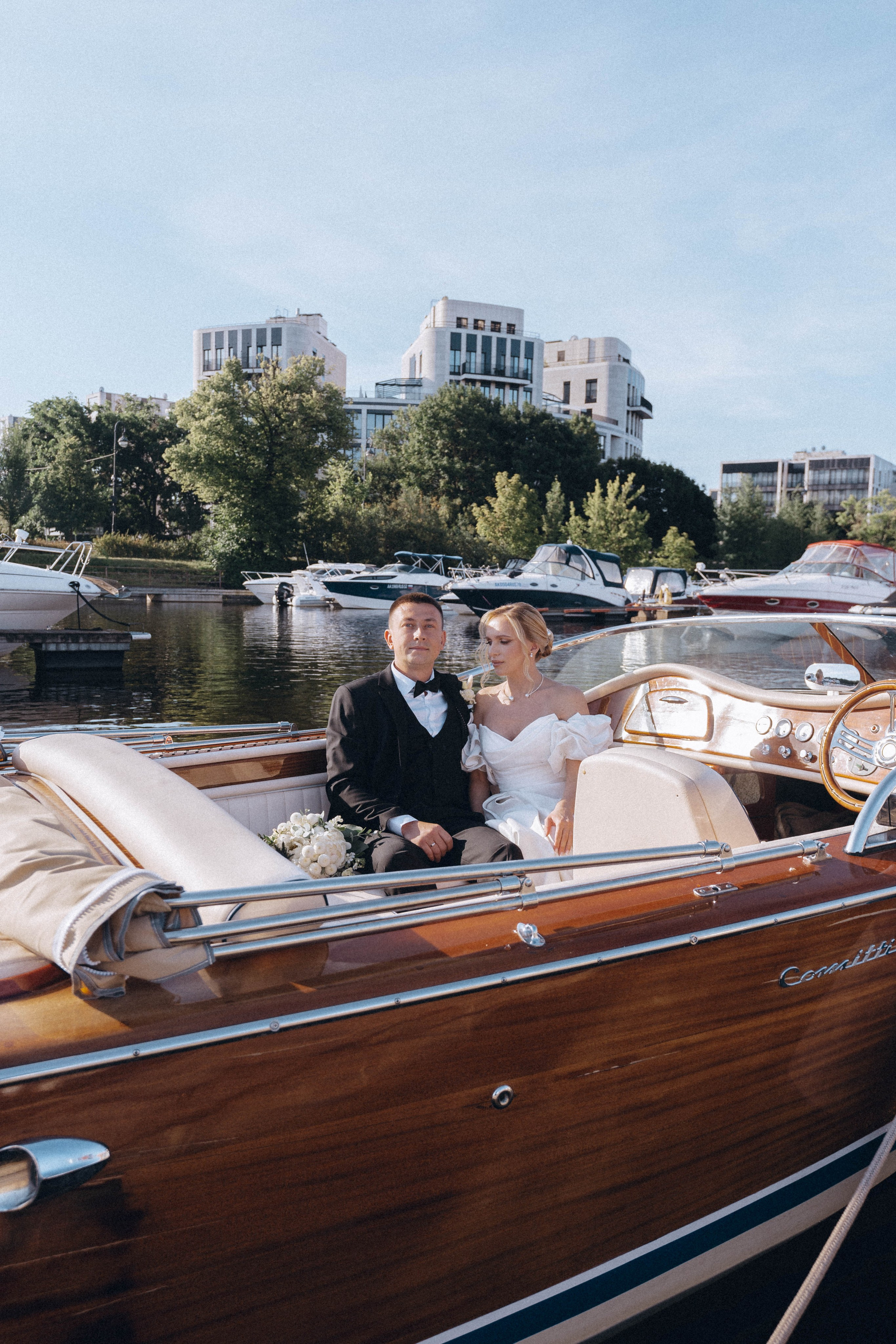 СВАДЕНБНАЯ СЬЕМКА НА КАТЕРЕ ПО КАНАЛАМ САНКТ-ПЕТЕРБУРГА И В АКВАТОРИИ НЕВЫ. Профессиональный фотограф, Санкт-Петербург — Виктория Богомолова