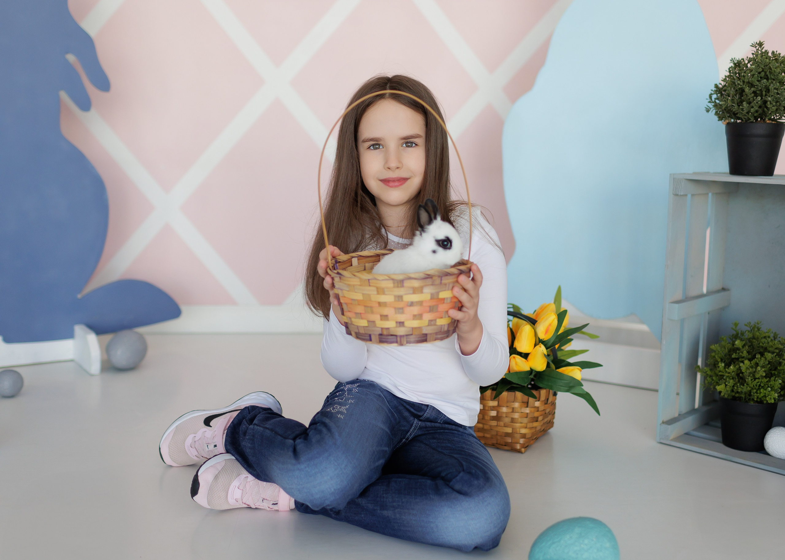 Кролик в корзинке на пасху