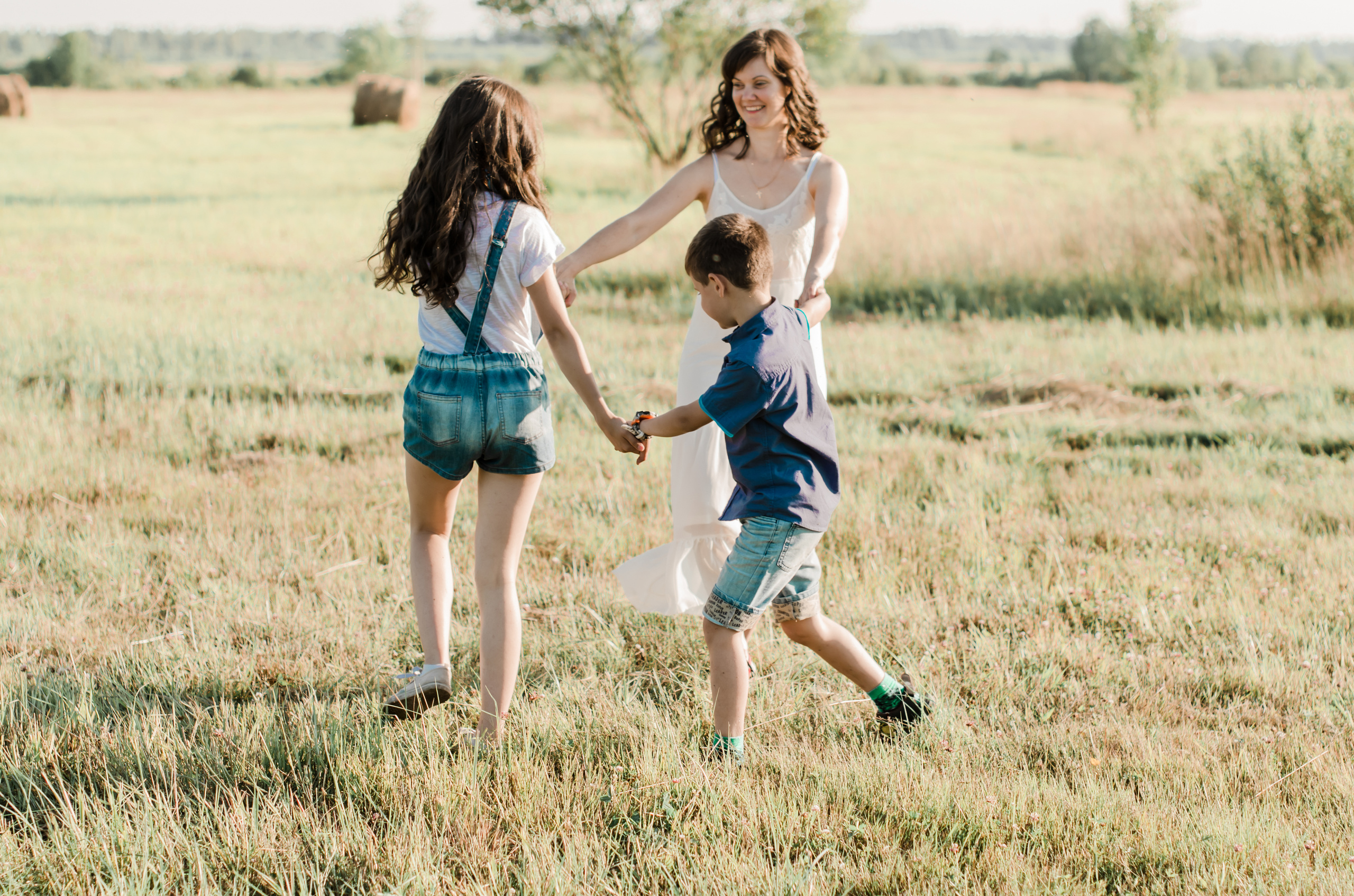 Глеб, Татьяна, Ульяна и Леонид. Свадебный фотограф Анастасия Сюзанова