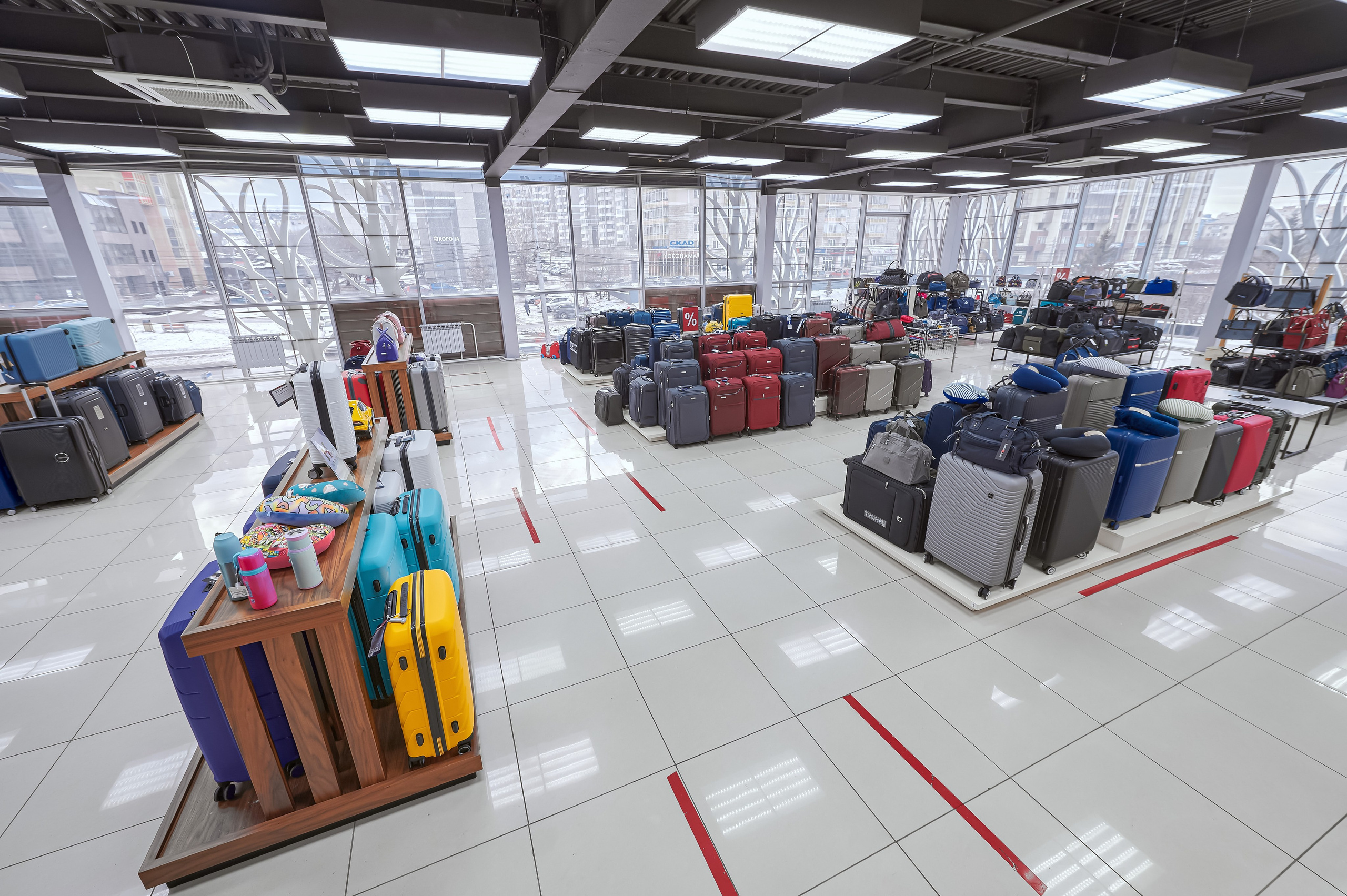 Портфолио по интерьерной и экстерьерной фотосъёмки: Мир сумок — Левый берег. Фотограф Яковлев Роман — Красноярск