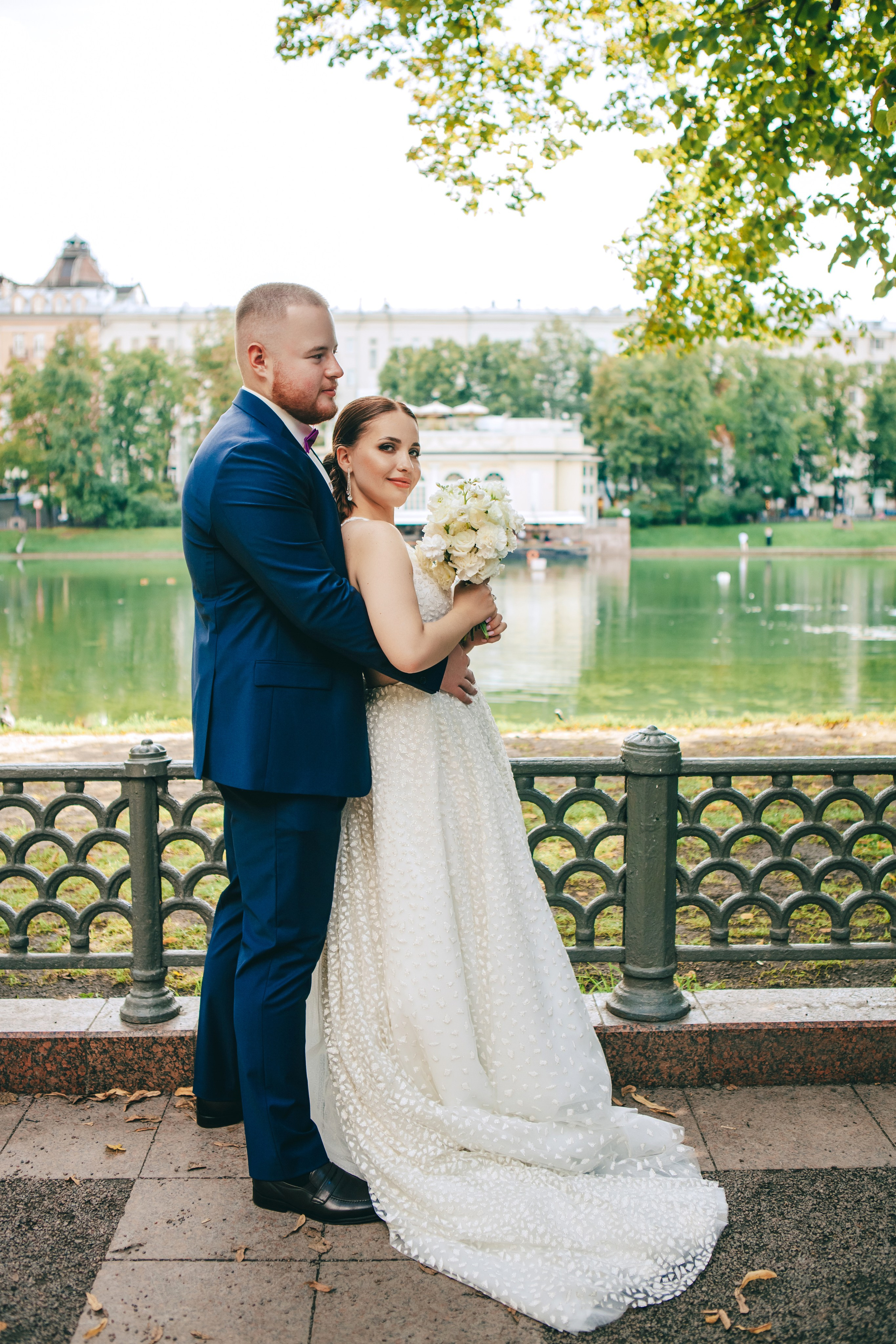 молодожены на патриарших прудах