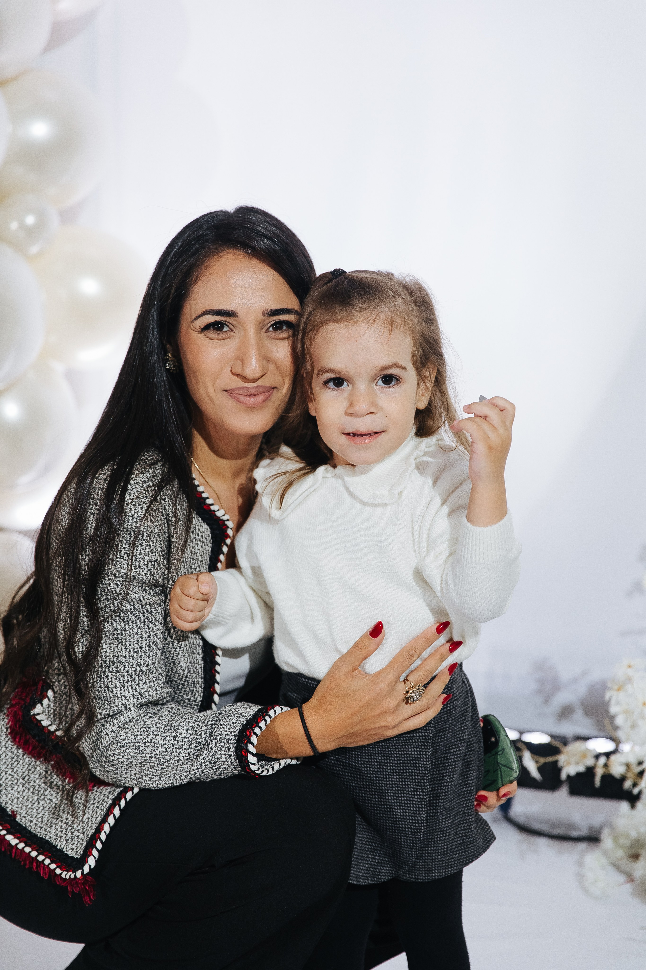 Ани и Назели. 35&5 День рождения, «Янтарь». Фотограф в Красноярске Надежда Воскресенская