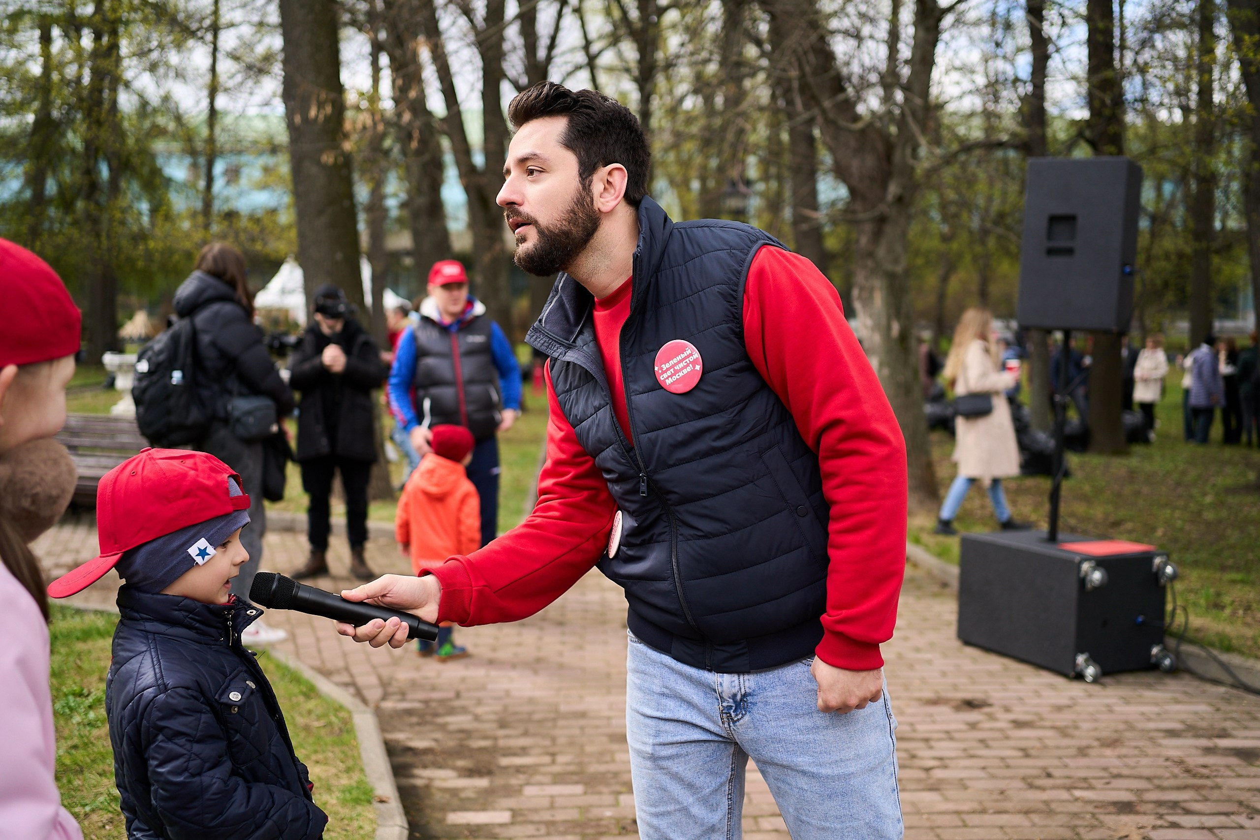 Субботник у Управления делами Мэра и Правительства Москвы. Фотограф и Видеограф в Москве. Олег Корушев