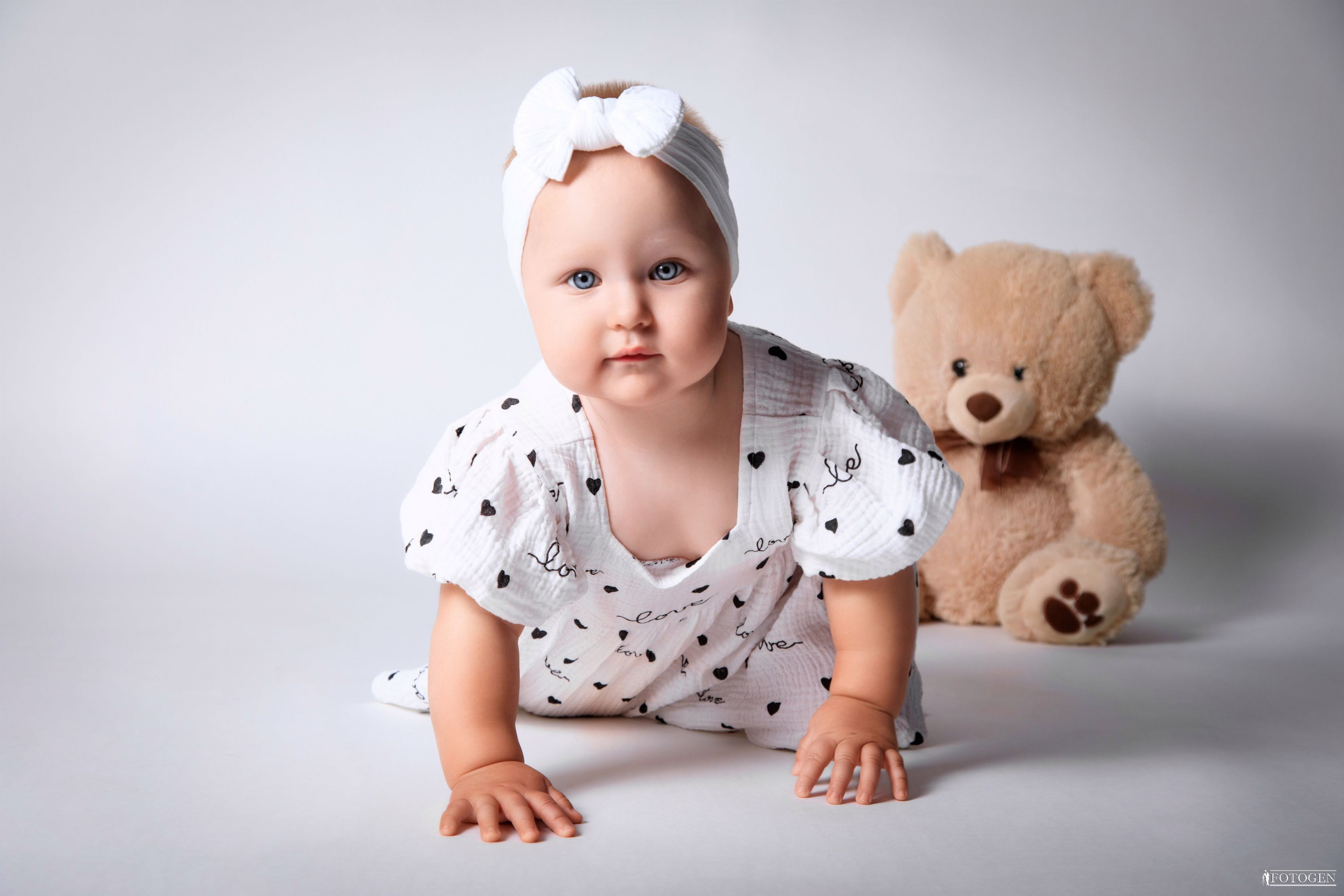 Семейная фотосессия: мама, папа и малыш | Портфолио Fotogen. Интерьерная фотостудия FOTOGEN г. Краснодар