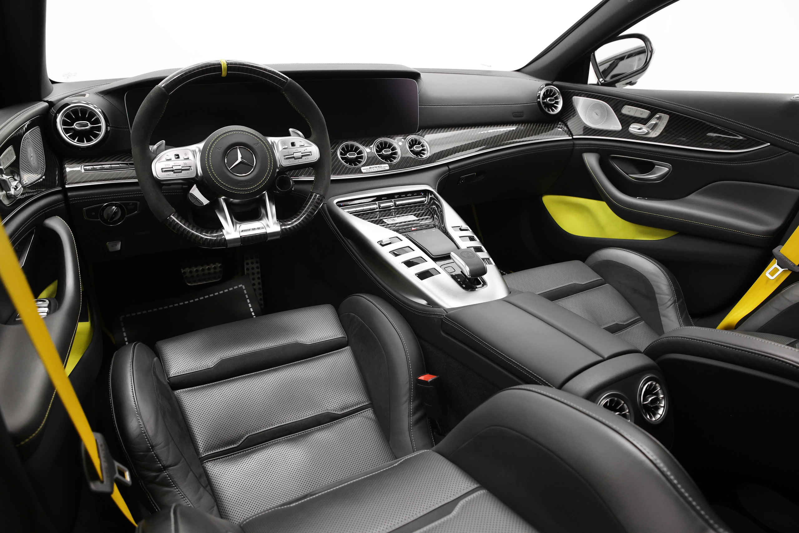 2019 MERCEDES BENZ GT63s AMG. Mixturecaptures