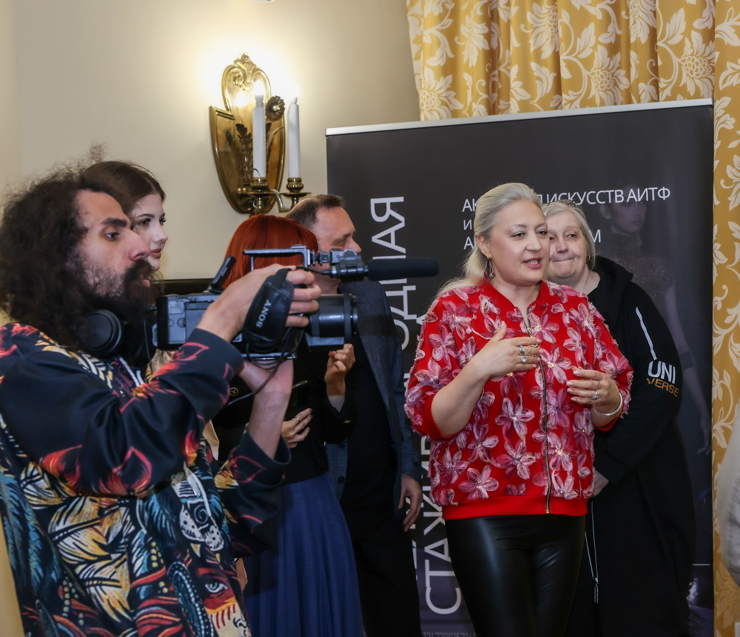 репортажная съёмка фешен мероприятия в Москве, атмосфера презентации, фотограф Карасёва Елена