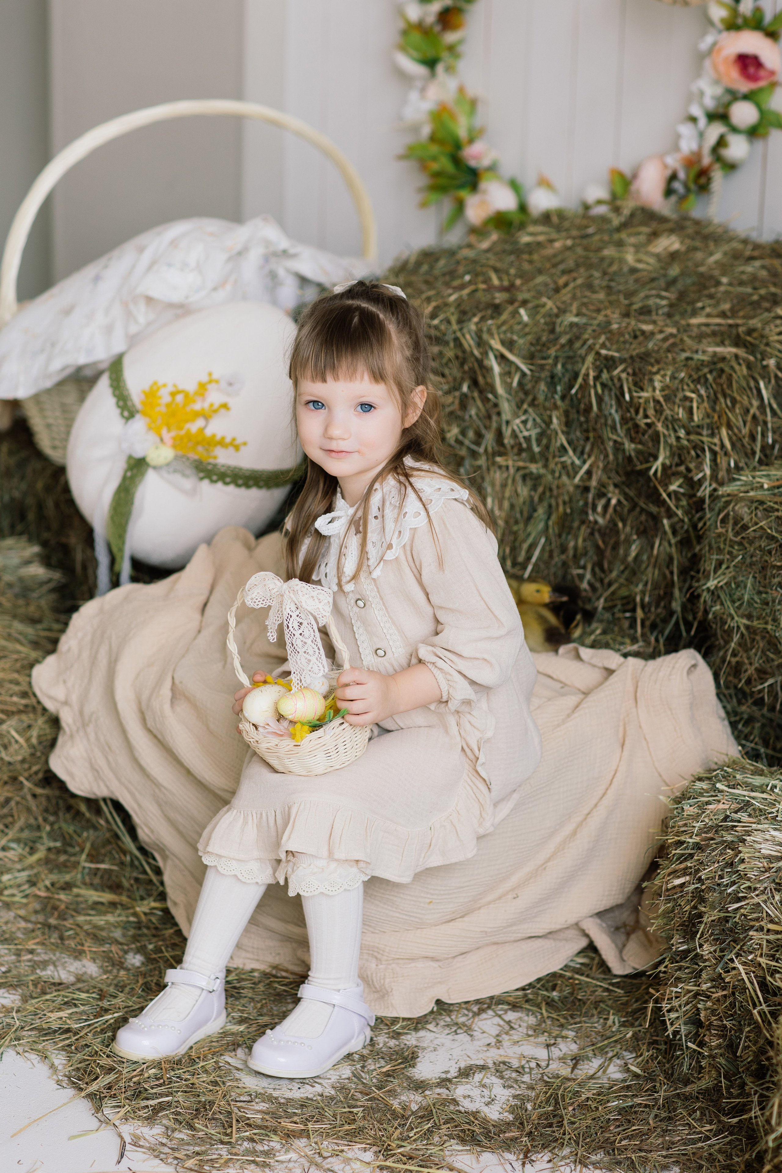 Варя и Мира фотосессия к Пасхе. Семейный фотограф Толстикова Кристина