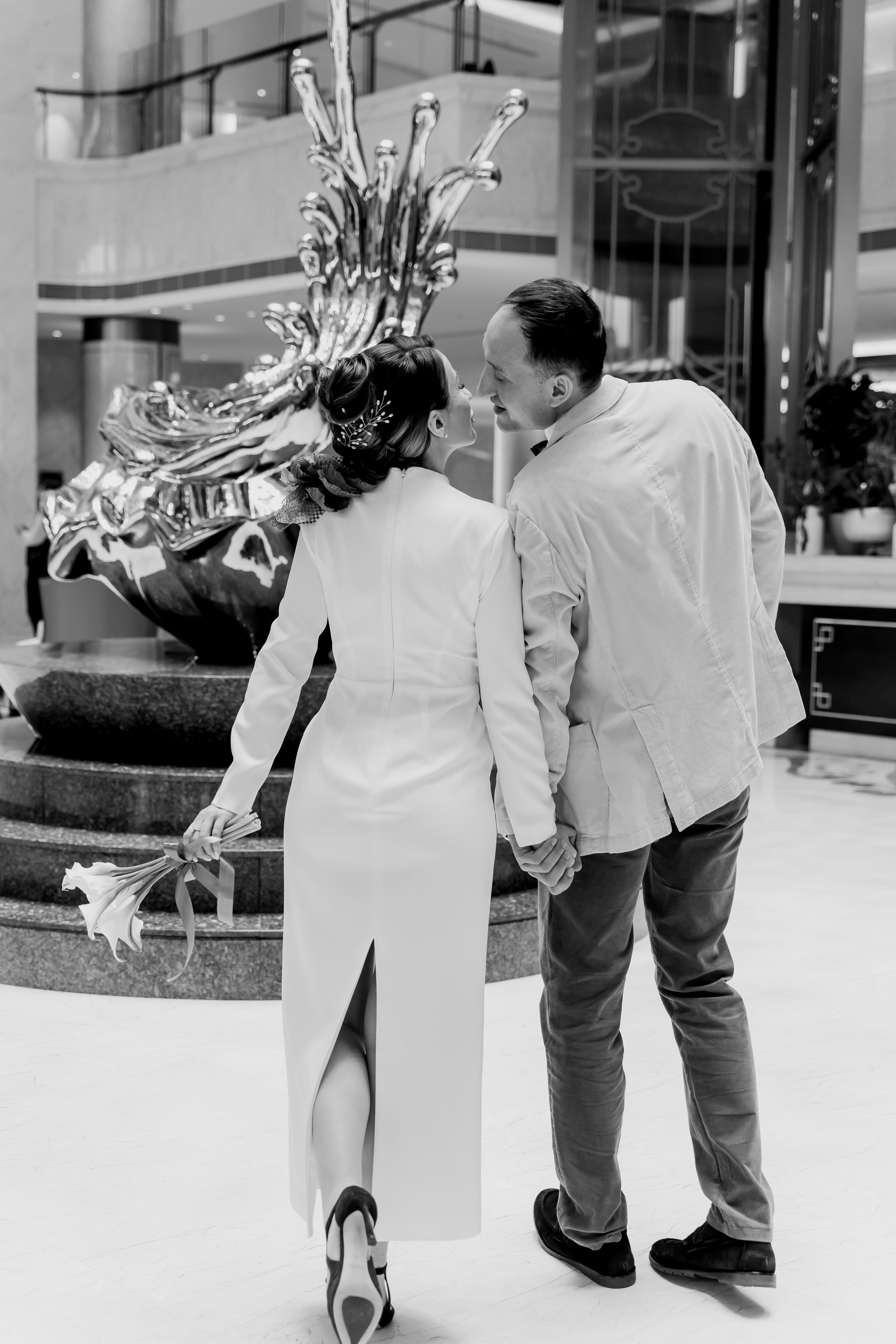 Свадебный фотограф в Москве. Свадебный фотограф Видное, Бутово, Домодедово, Щербинка, Царицыно. Свадебная фотосессия и сборы невесты в отеле Soluxe. Регистрация брака во дворце бракосочетания ВДНХ. Свадьба на ВДНХ. Свадебная фотосессия с ретро автомобилем Чайка. 