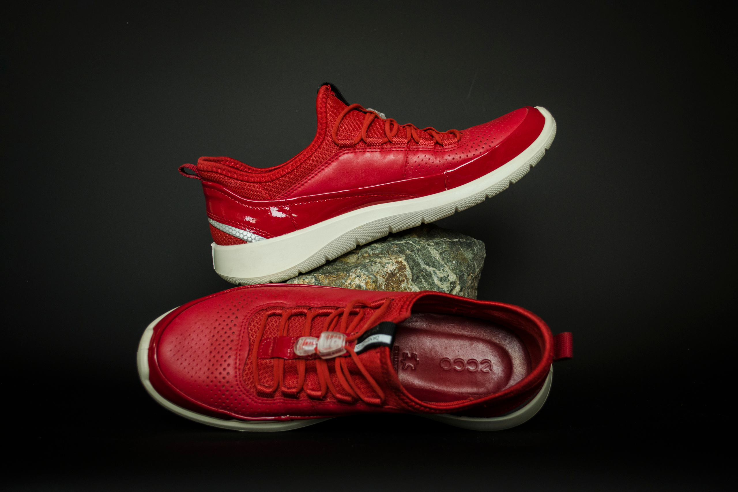 Съемка кроссовок. Фотографы в Тюмени Андрей и Лидия Войвод