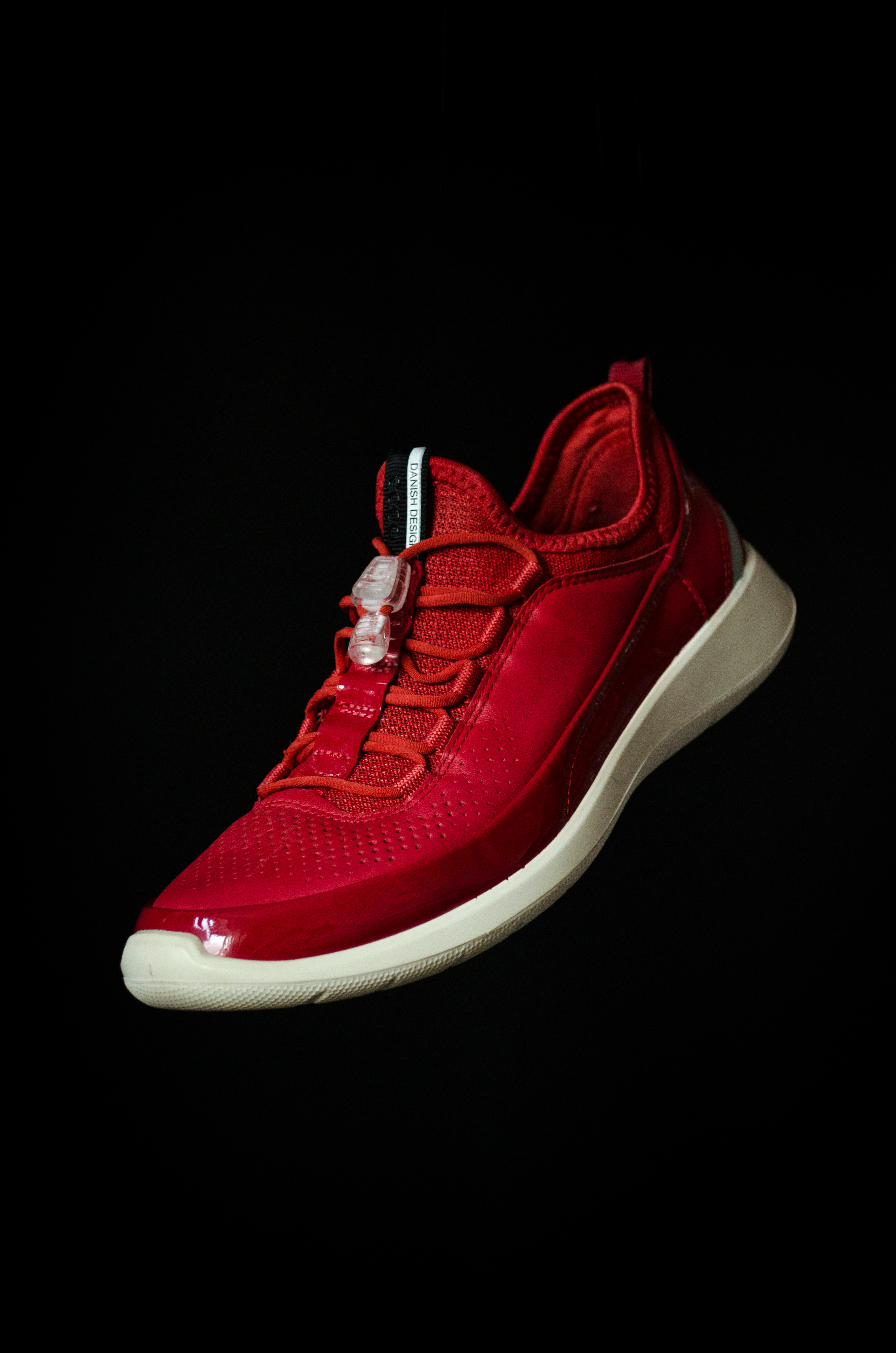 Съемка кроссовок. Фотографы в Тюмени Андрей и Лидия Войвод