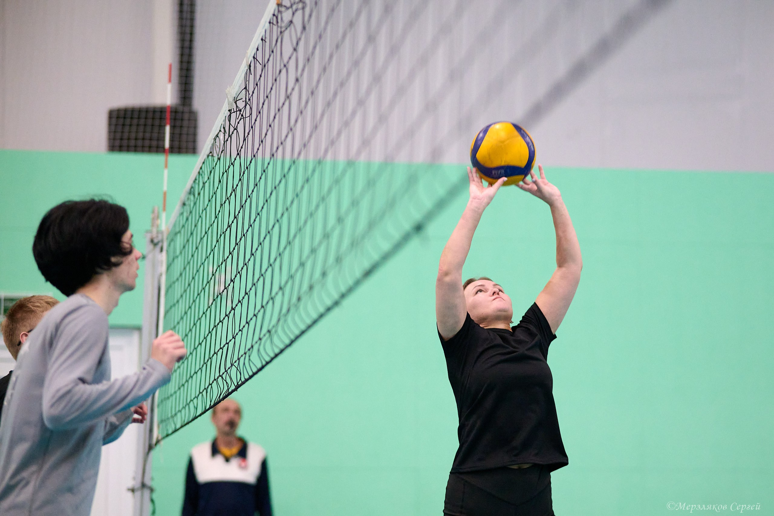 Новогодний волейбольный турнир. Ижевск. 16.12.23. Спортивный репортажный фотограф в Ижевске Сергей Мерзляков