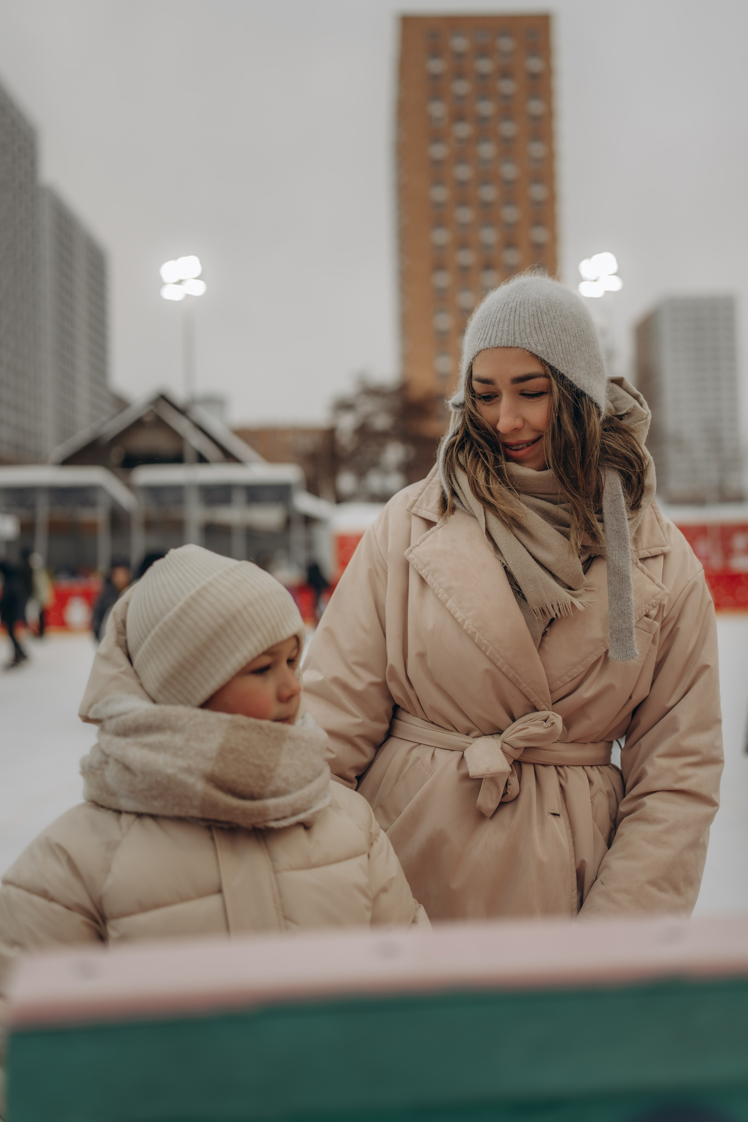На катке. Семейный фотограф Москва. Фотограф беременности и материнства Москва