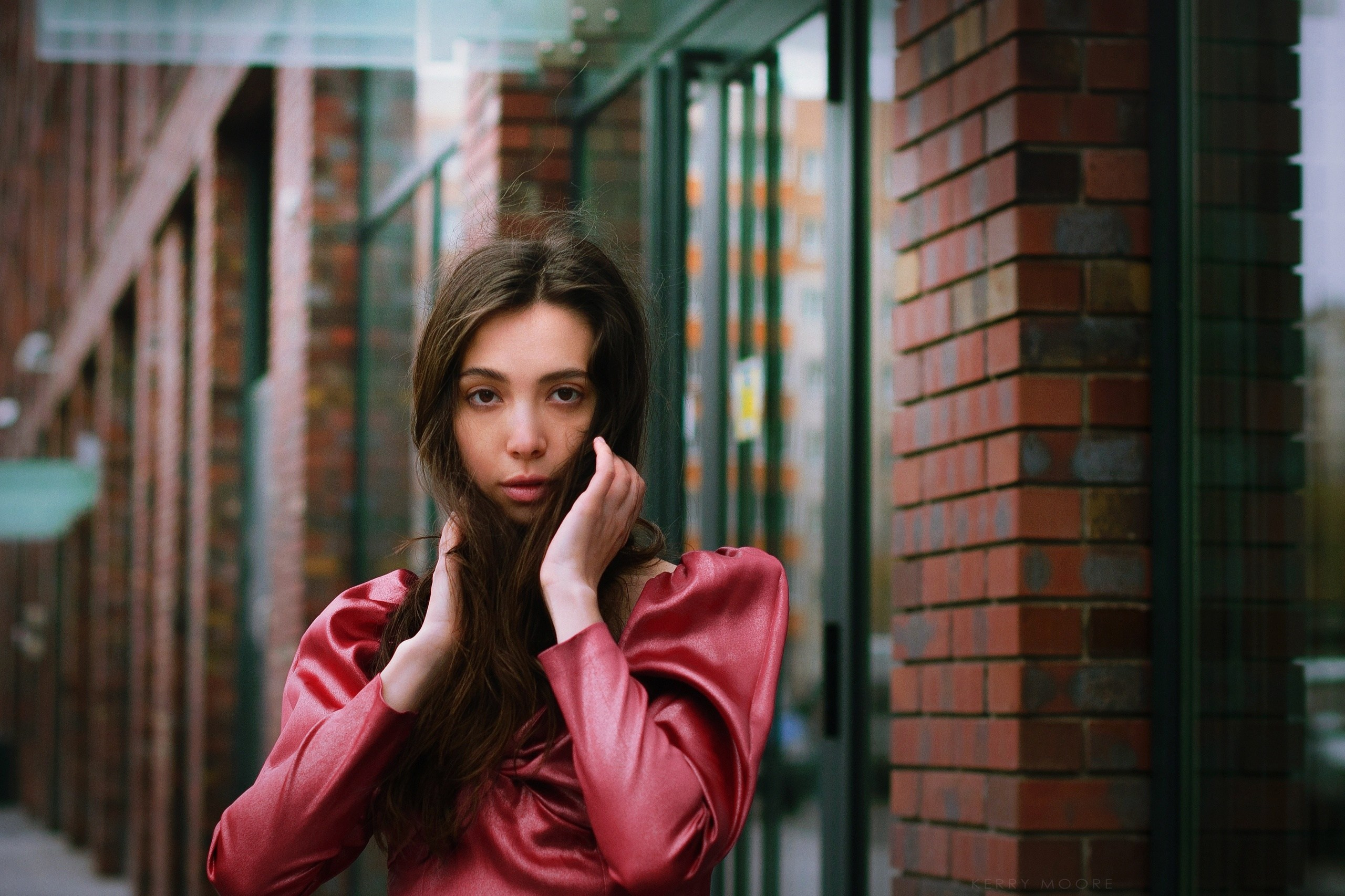 Женский уличный портрет. Фотограф и художник Kerry Moore