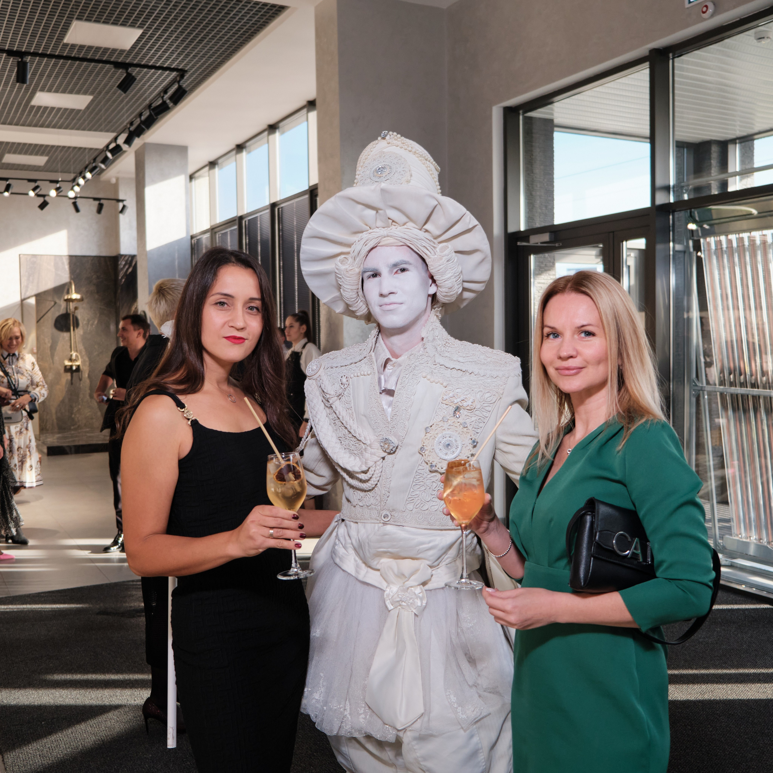 Открытие салона 100 градусов. Антон Ив