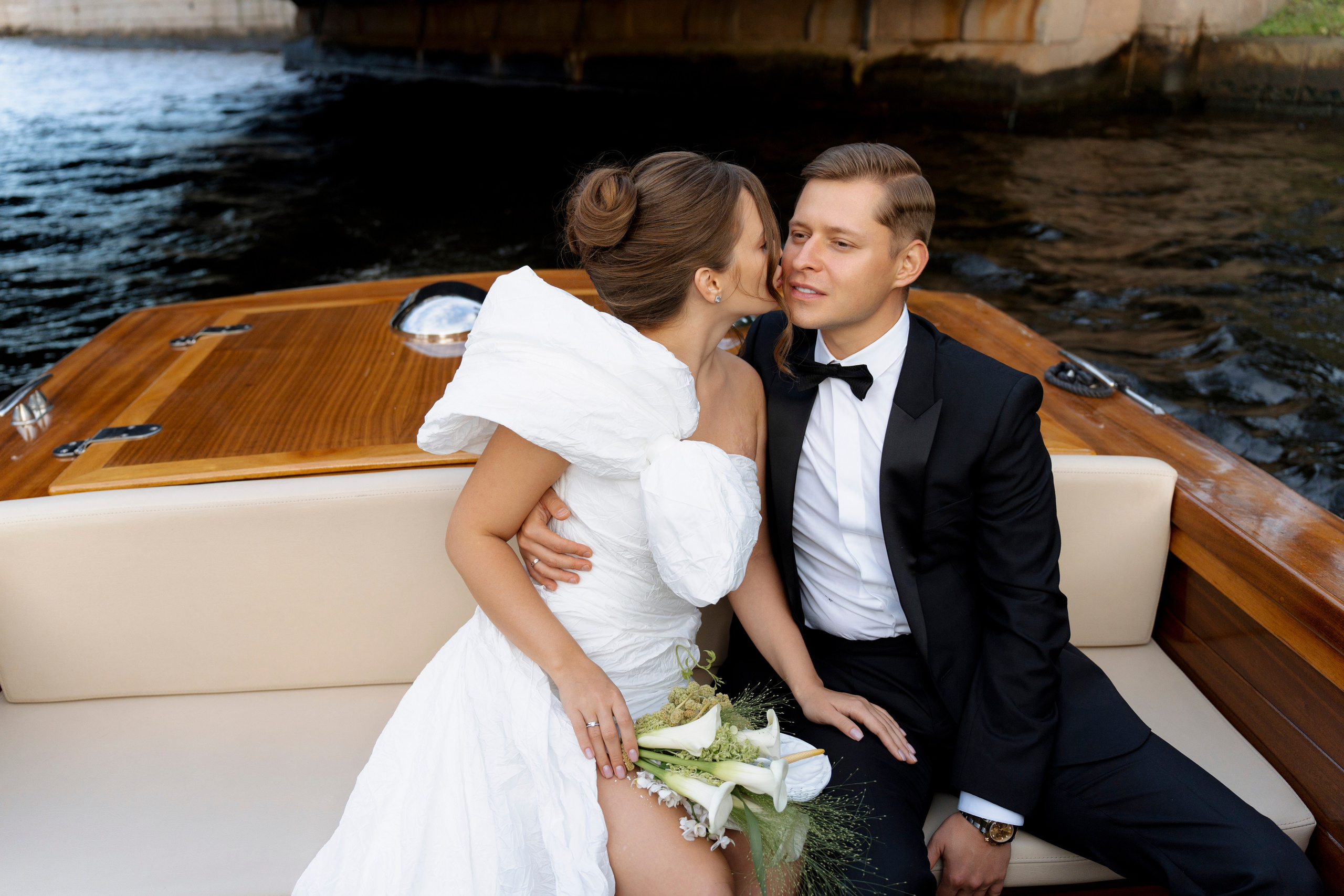 Настя и Лёша. Прогулка по Питеру. Катер. На цифру и плёнку. Свадебный фотограф Катерина Чулкова