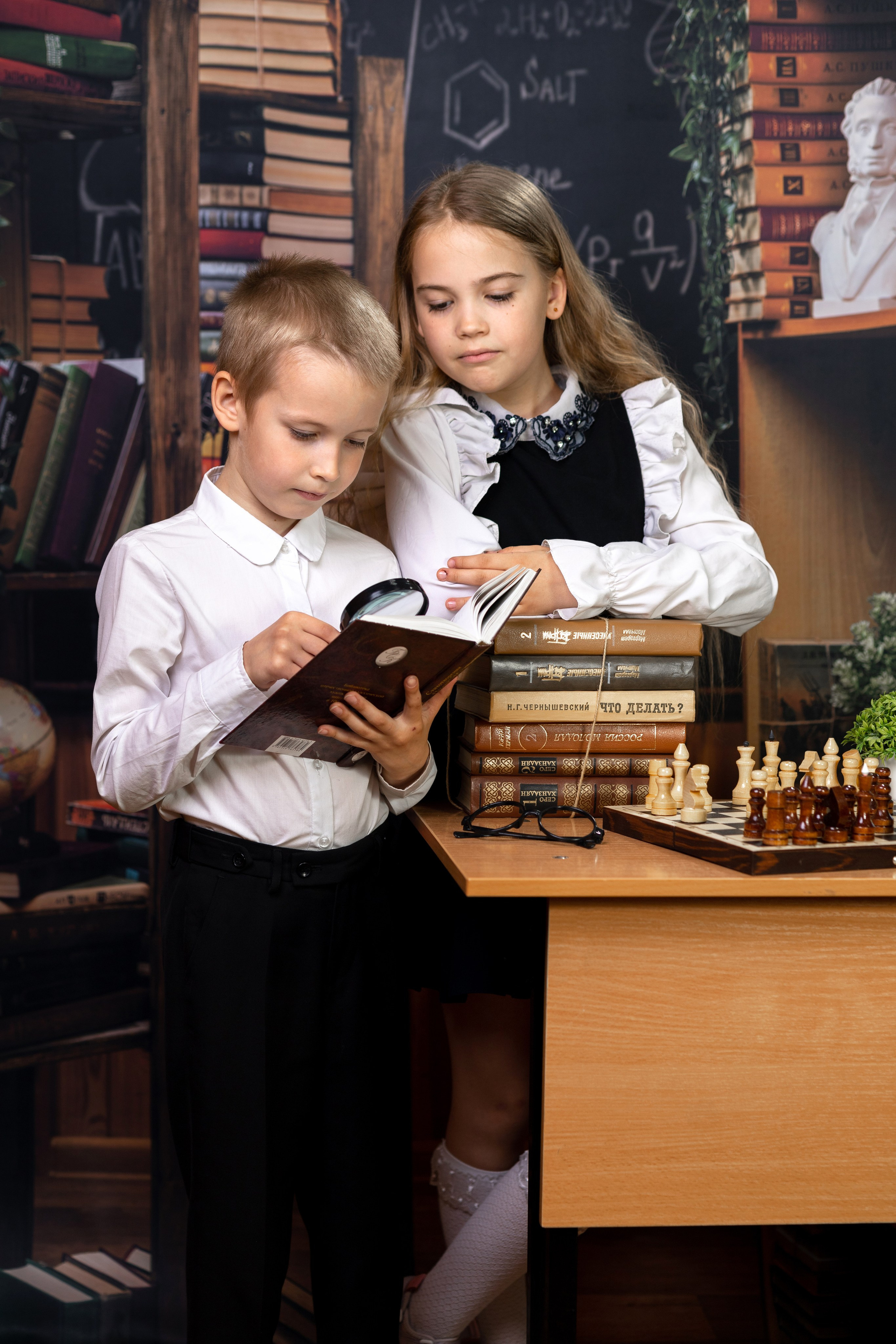 Выпускные альбомы 4класс. Выпускные альбомы Саратов Энгельс фотограф Титова Ирина