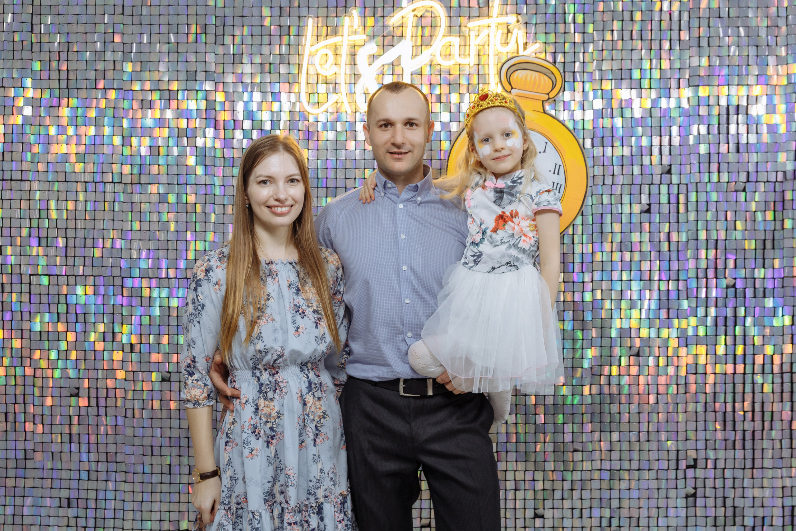 Олеся празднует свое 6 летие в компании Алисы, Чеширского кота и друзей. Событийный фотограф Максим Бескоровайновнов