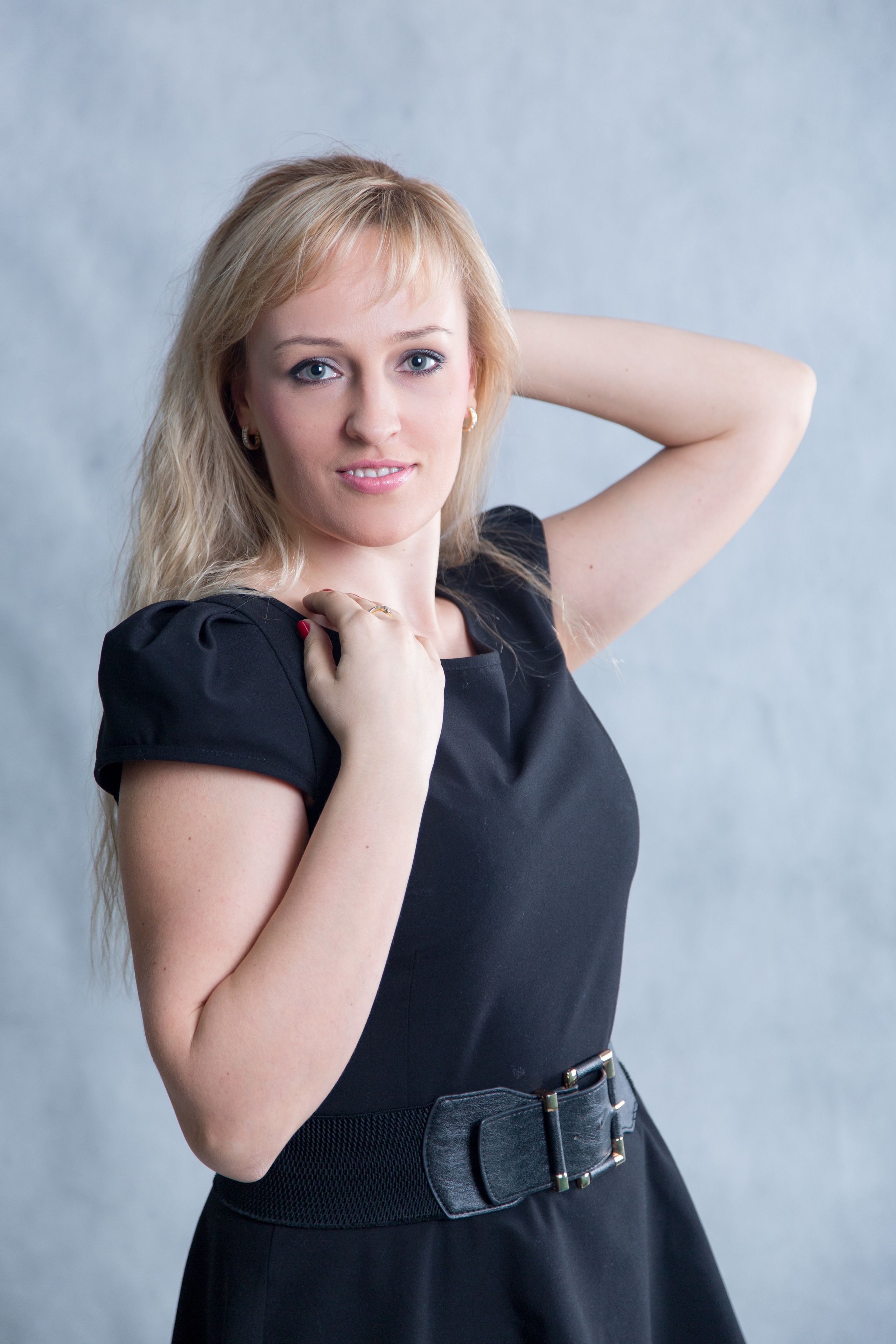 Съемка в студии красивой девушки в Воронеже. Свадебный и семейный фотограф в Воронеже Андрей Валин