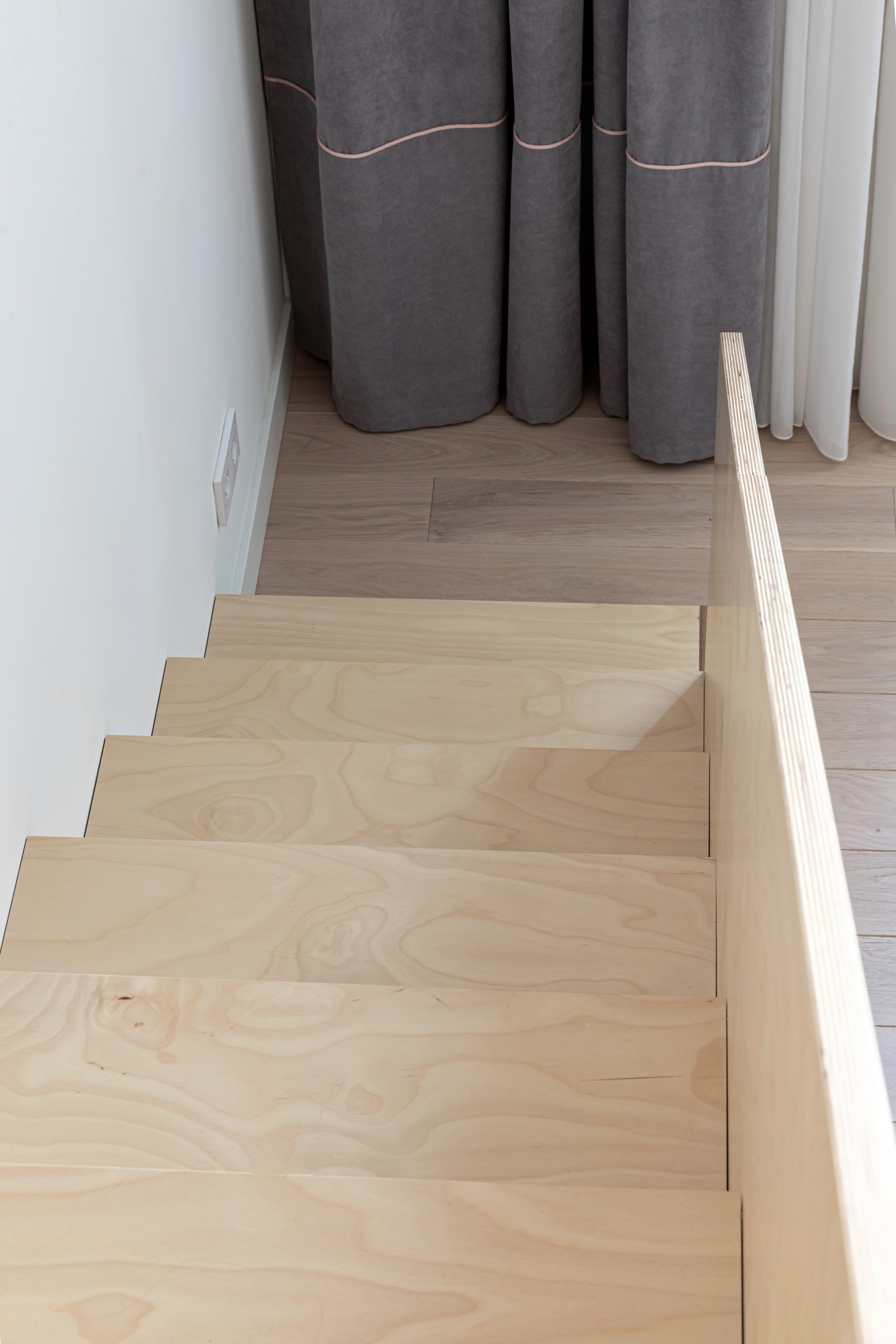 Квартира с мебелью из фанеры. Наталья Мавренкова интерьерный фотограф, декоратор в Санкт-Петербурге