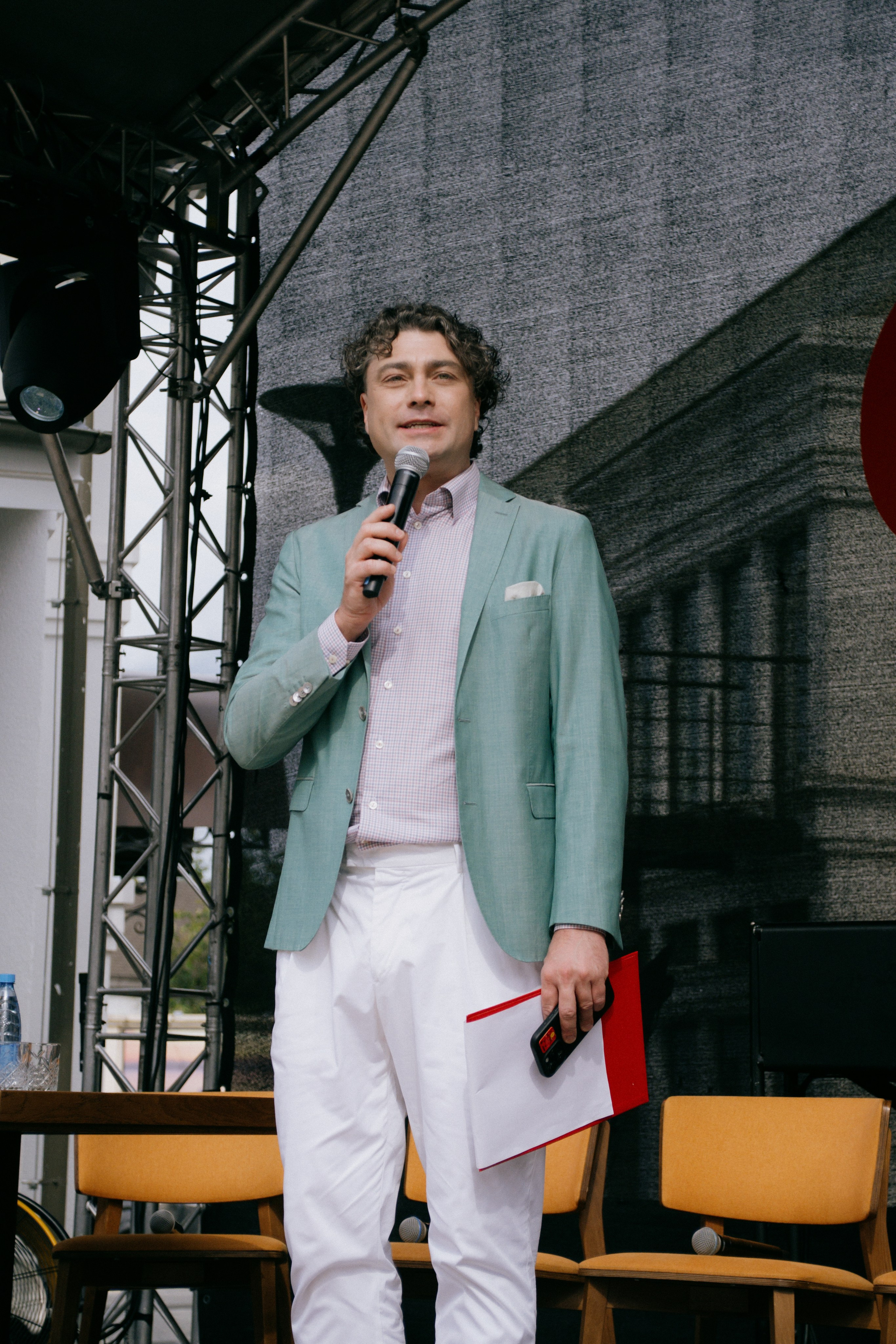 OK Mag SUMMER FEST 2025. Бэкстейдж и репортажный фотограф в Москве Артем Онацко