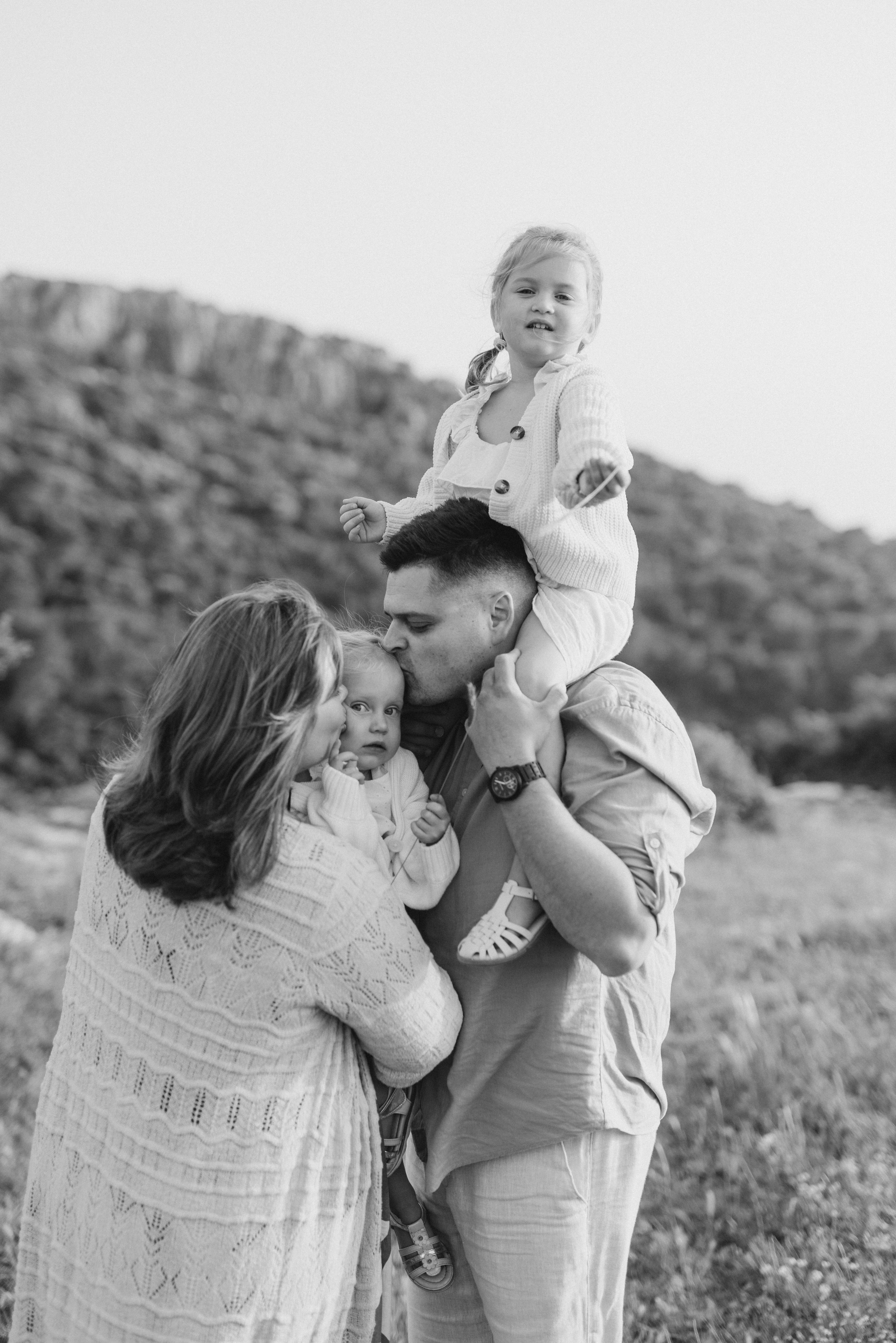 Family: Iryna, Vlad, Yasmin & Arina. Family photographer in Israel | Alesya Superfin