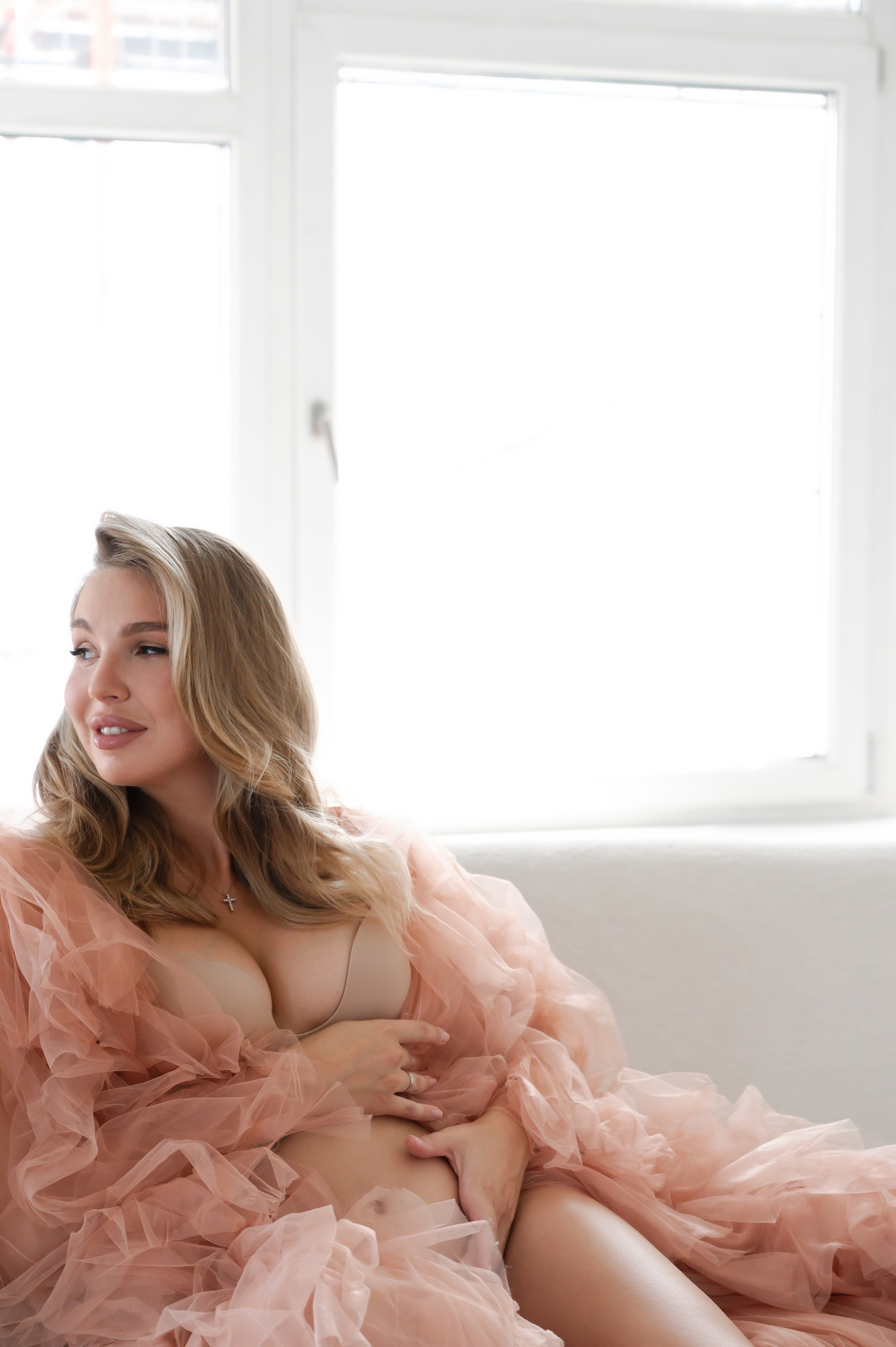 Профессиональный семейный и беременный фотограф в Санкт-Петербурге — Маргарита Иванова. Индивидуальные фотосессии под ключ: от образа до гот. Профессиональный фотограф беременности в СПБ. Стильные фотосессии беременности в стиле минимализм и классическая фотография