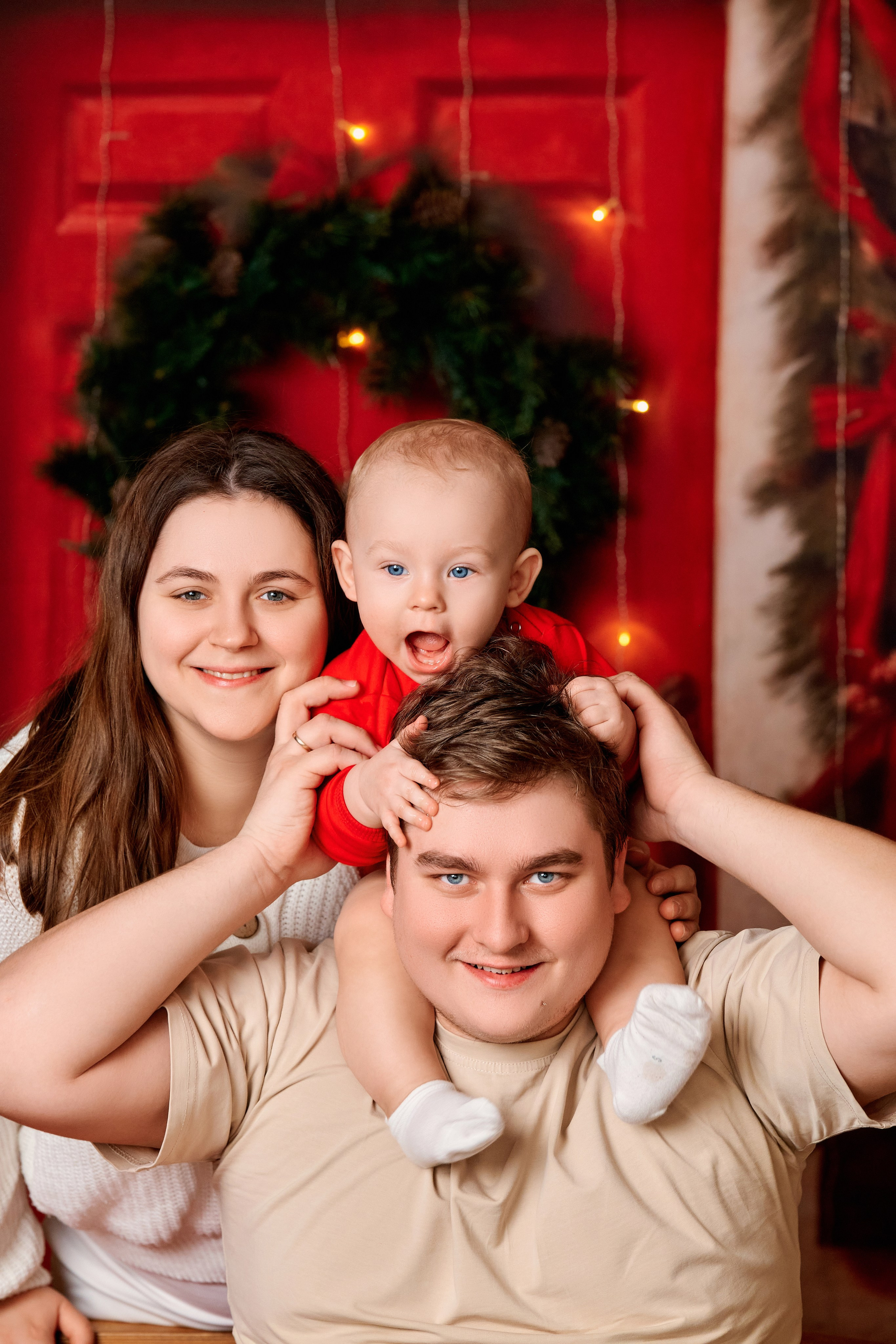 Семейная новогодняя фотосессия. Студия Pion. Фотограф Таганрог Анна Трайжон