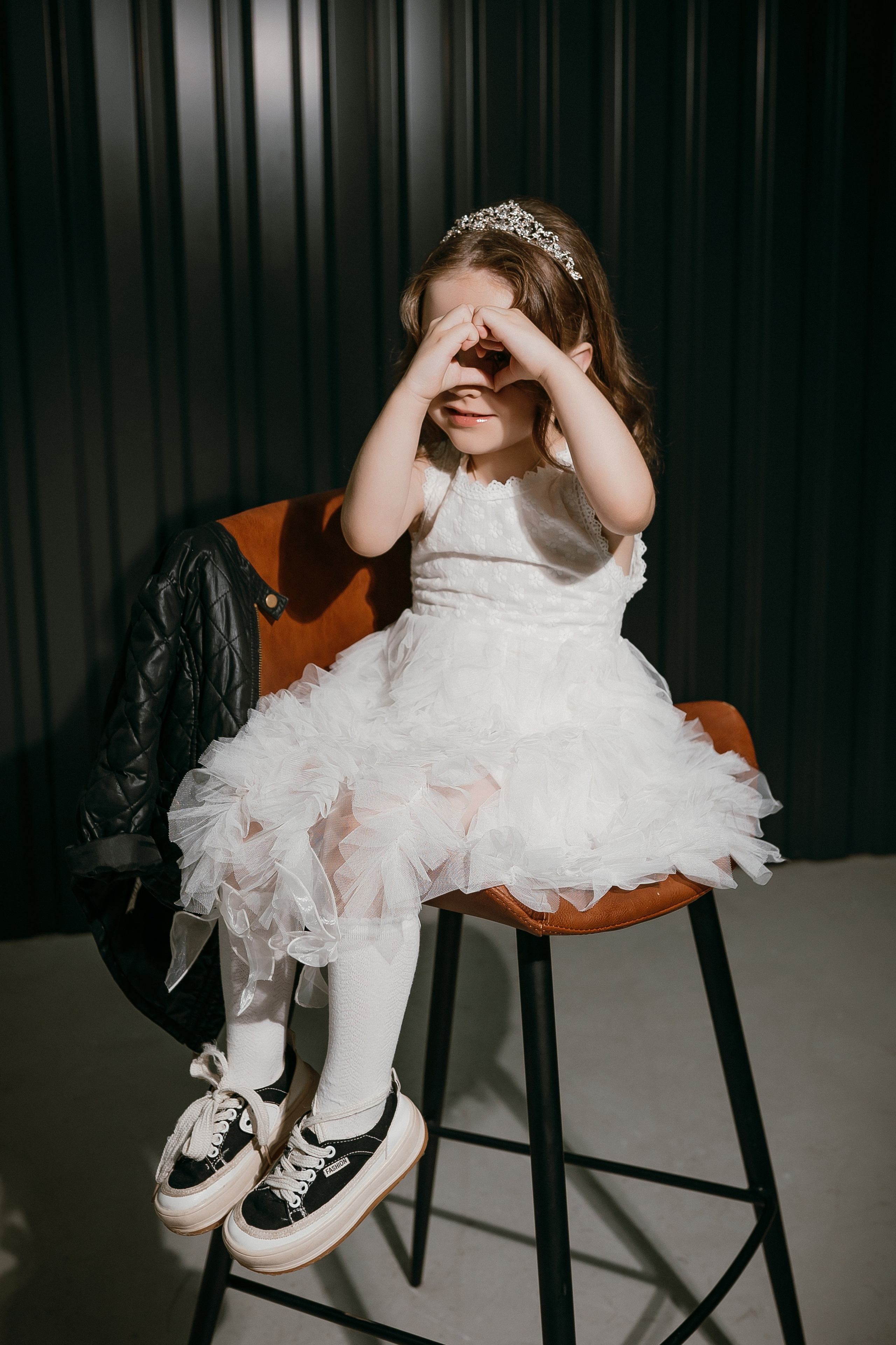 Фотосессия для девочки в платье. Фотограф Ким Наталья в Красноярске