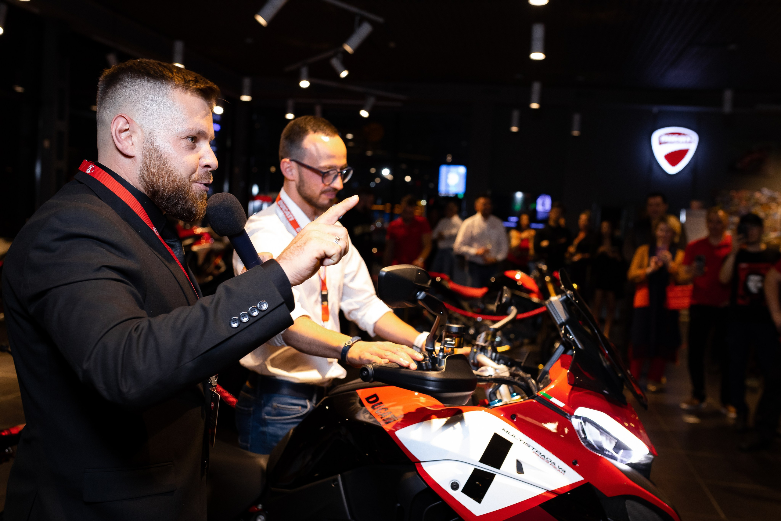 MIKHAIL VASSILYEV — Свадебный и Репортажный фотограф в Алматы