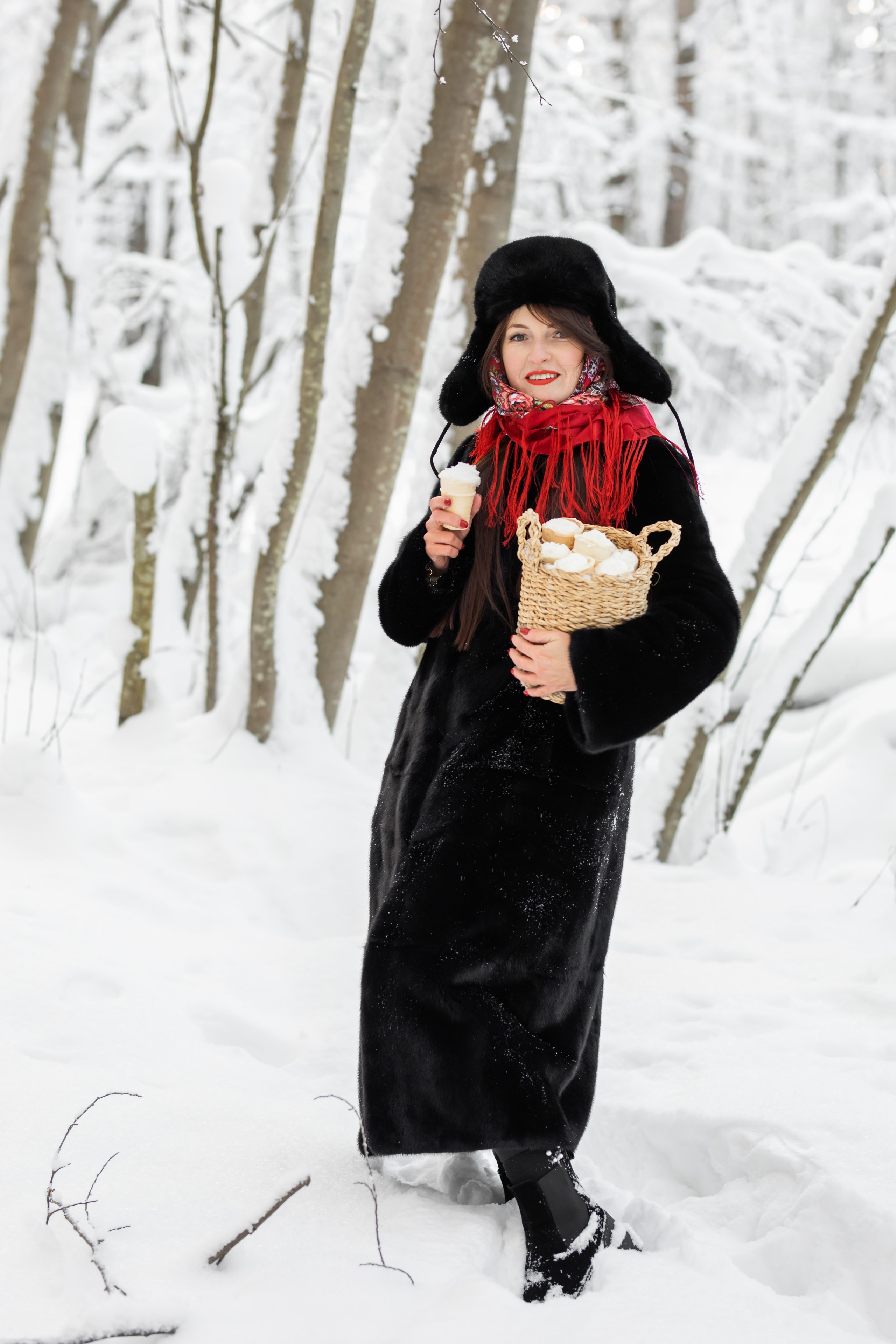 Анастасия и Юлия в зимнем лесу. Свадебный и семейный фотограф в Колпино и СПб Юлия Папанова
