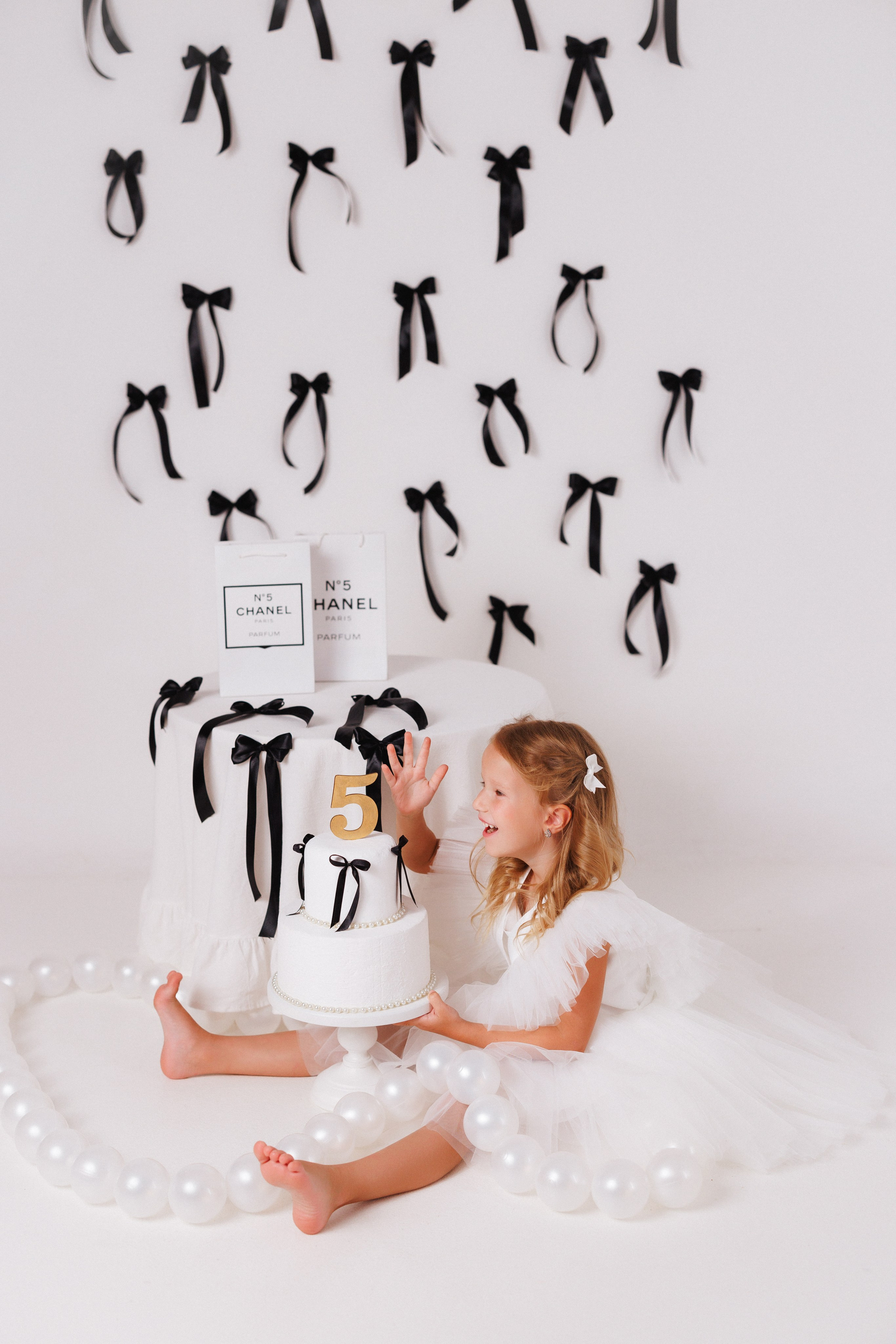 Детская фотосессия к Дню рождения для девочек, фотостудия «Антураж». Семейный и детский фотограф в Краснодаре Анна Трашкова