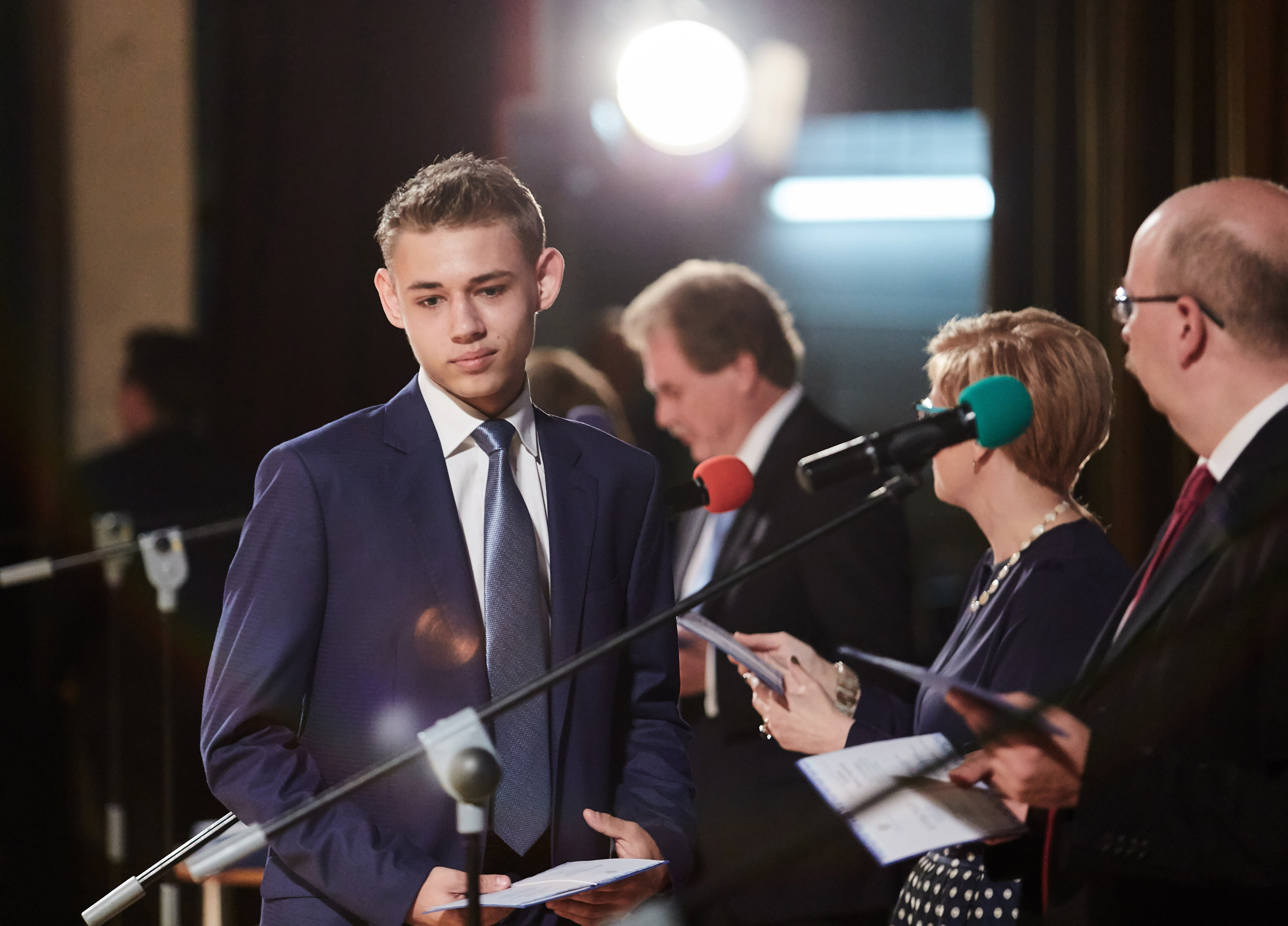 Фотосъёмка вручения школьных аттестатов в Санкт-Петербурге. Фотограф на праздник, корпоратив, День Рождения и Юбилей в г. Санкт-Петербурге Алексей Анкушев