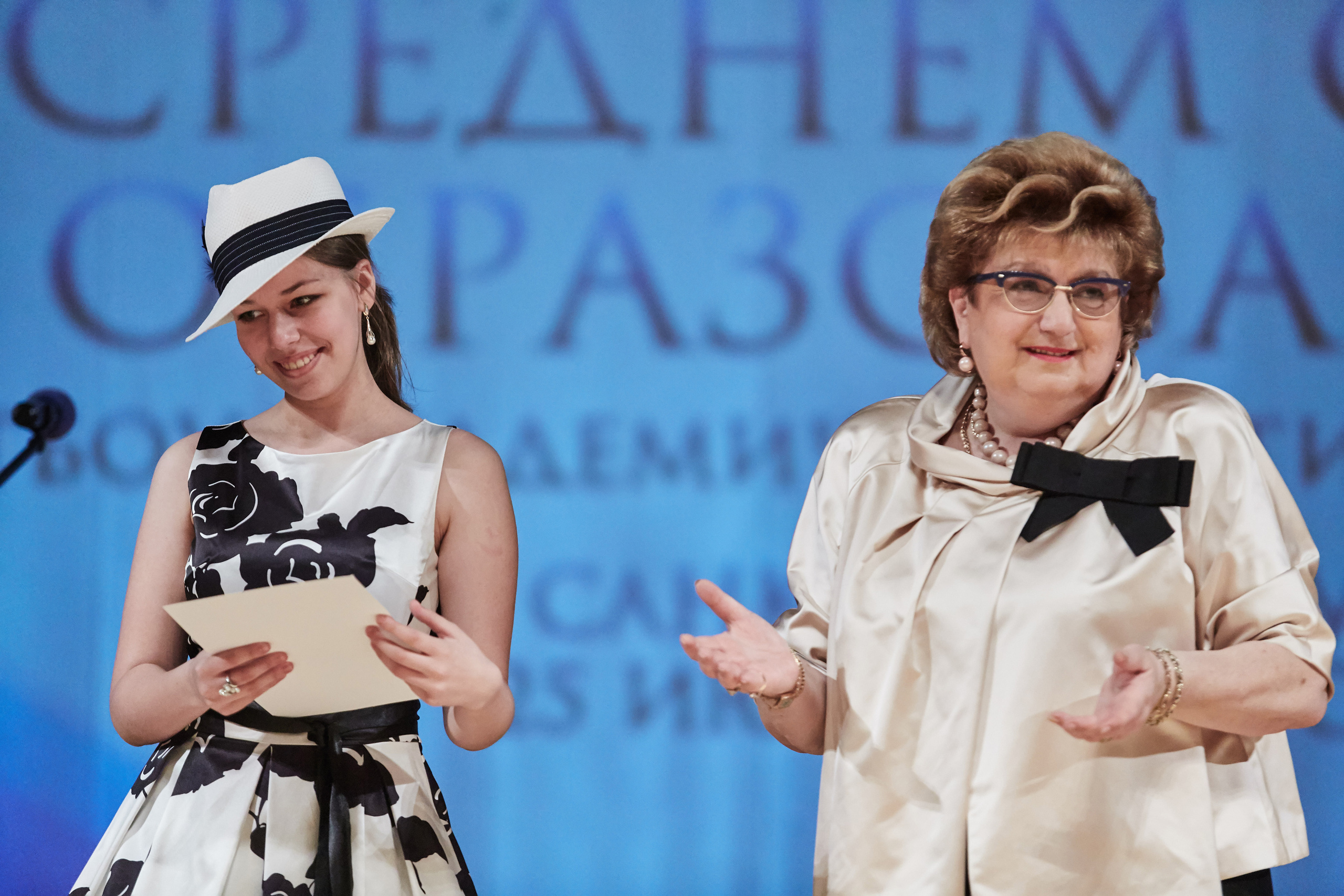 Фотосъёмка вручения школьных аттестатов в Санкт-Петербурге. Фотограф на праздник, корпоратив, День Рождения и Юбилей в г. Санкт-Петербурге Алексей Анкушев