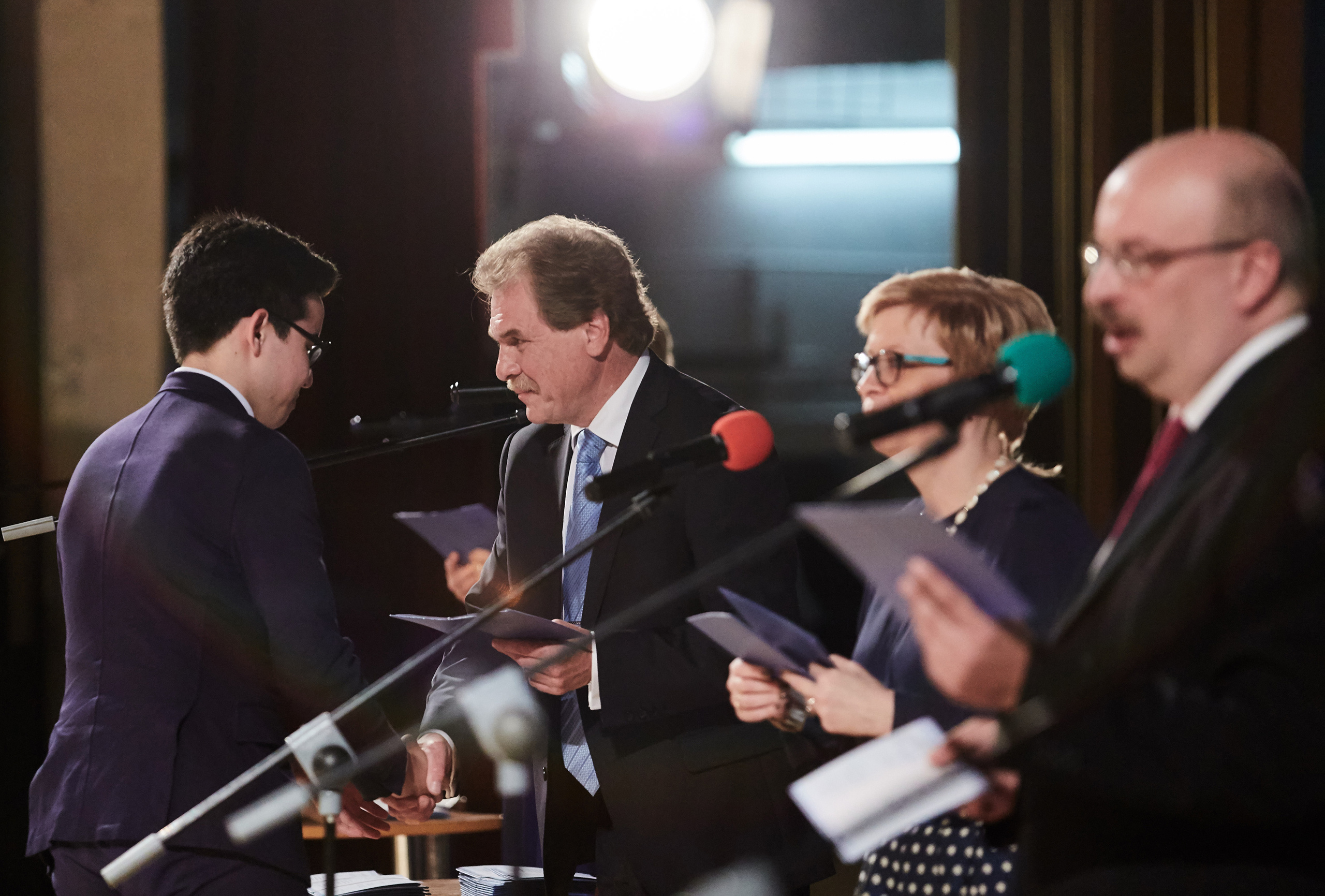 Фотосъёмка вручения школьных аттестатов в Санкт-Петербурге. Фотограф на праздник, корпоратив, День Рождения и Юбилей в г. Санкт-Петербурге Алексей Анкушев