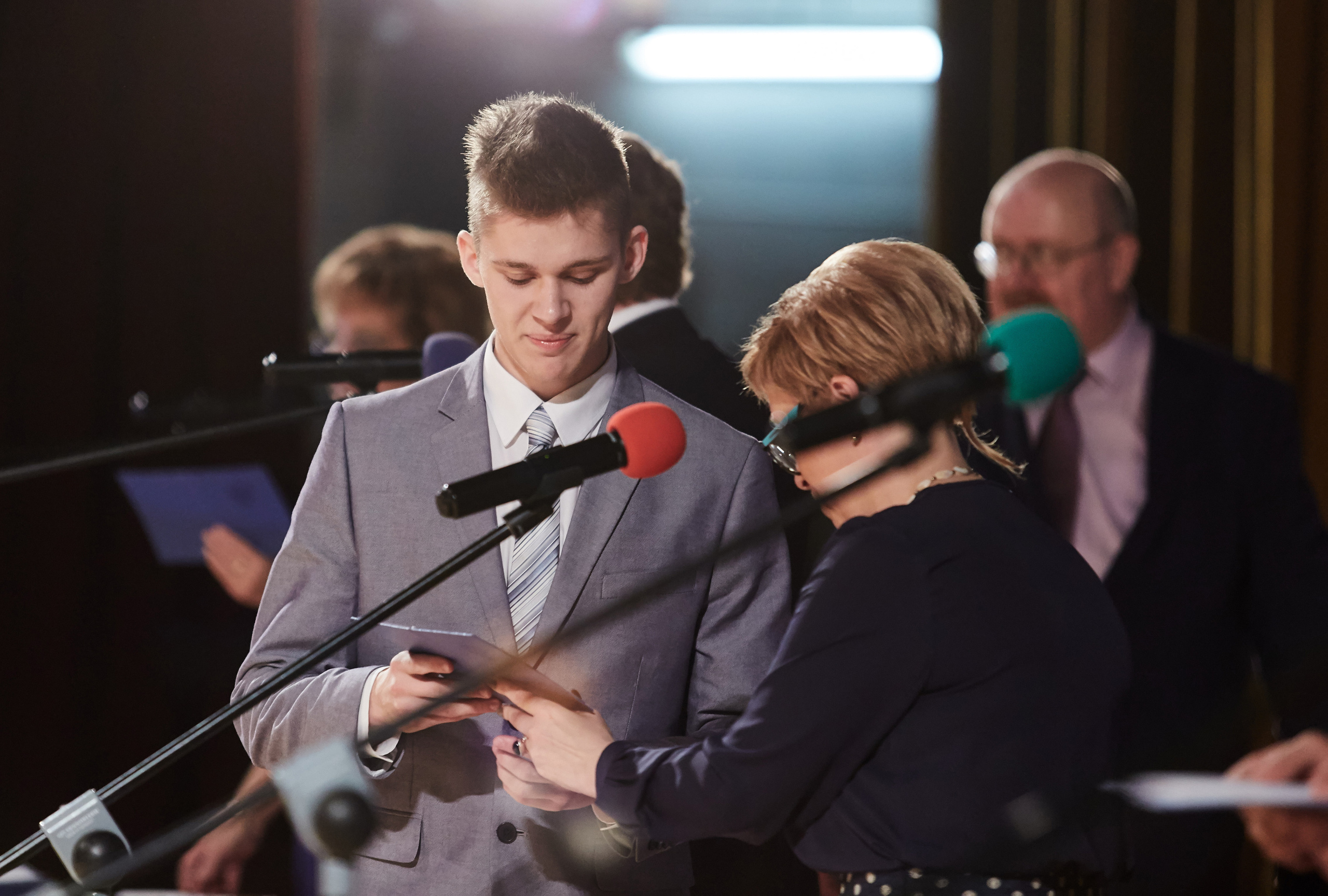 Фотосъёмка вручения школьных аттестатов в Санкт-Петербурге. Фотограф на праздник, корпоратив, День Рождения и Юбилей в г. Санкт-Петербурге Алексей Анкушев
