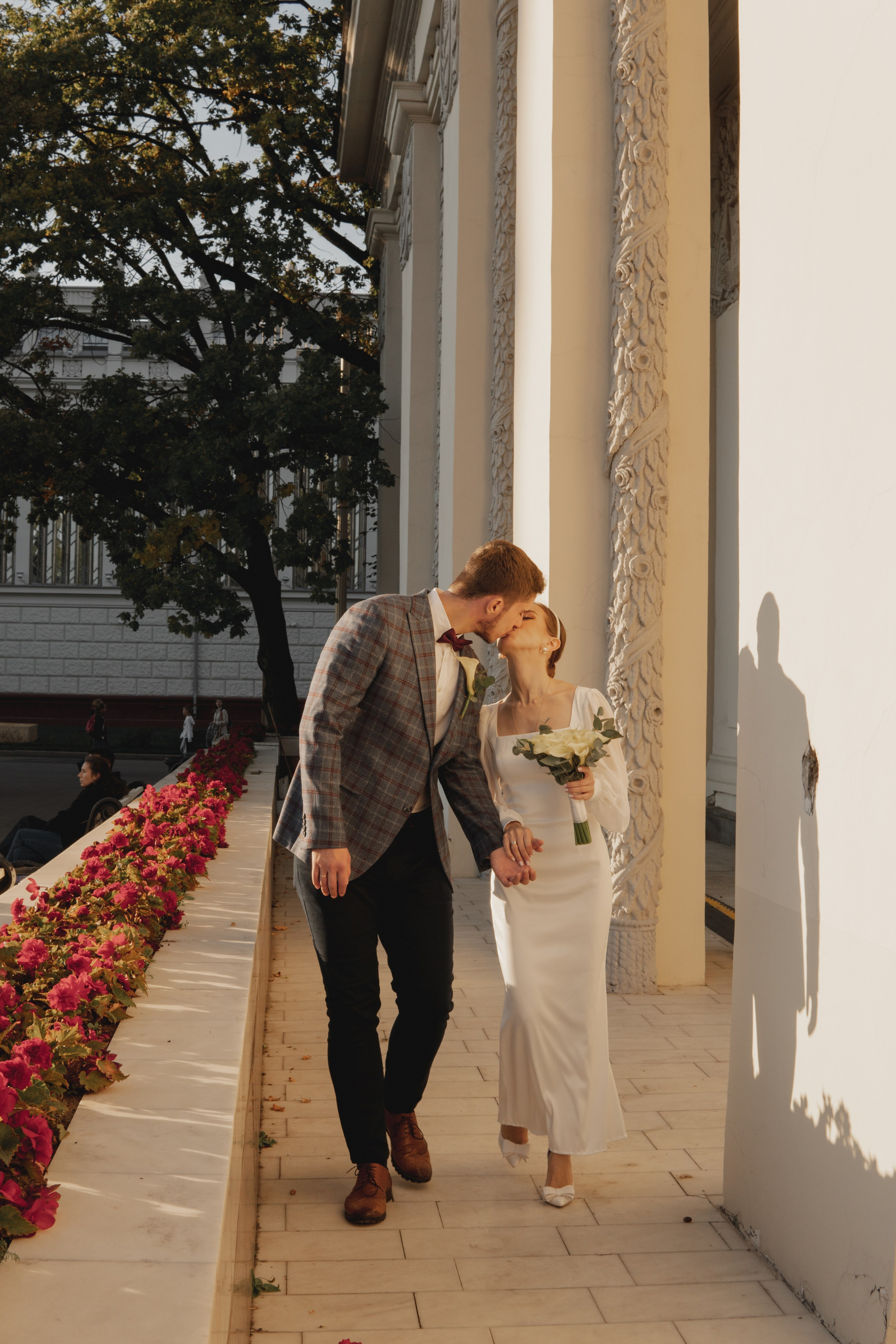 Свадебная прогулка. Мы тонем в лучах нежных объятий. Свадебный и портретный фотограф в Москве, Светлана Янковая